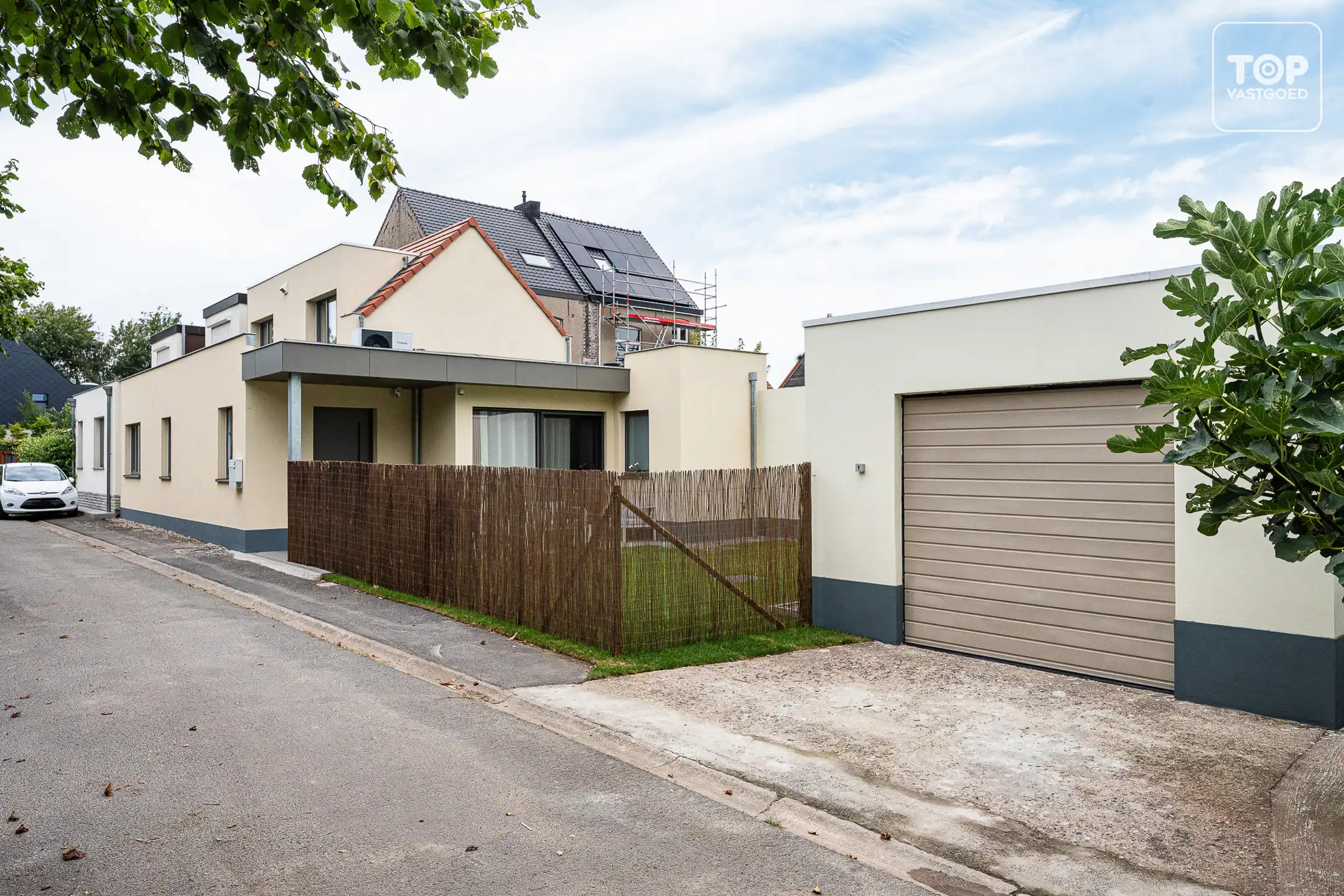 Totaal gerenoveerde woning met 3 slaapkamers, tuin en garage. foto 27
