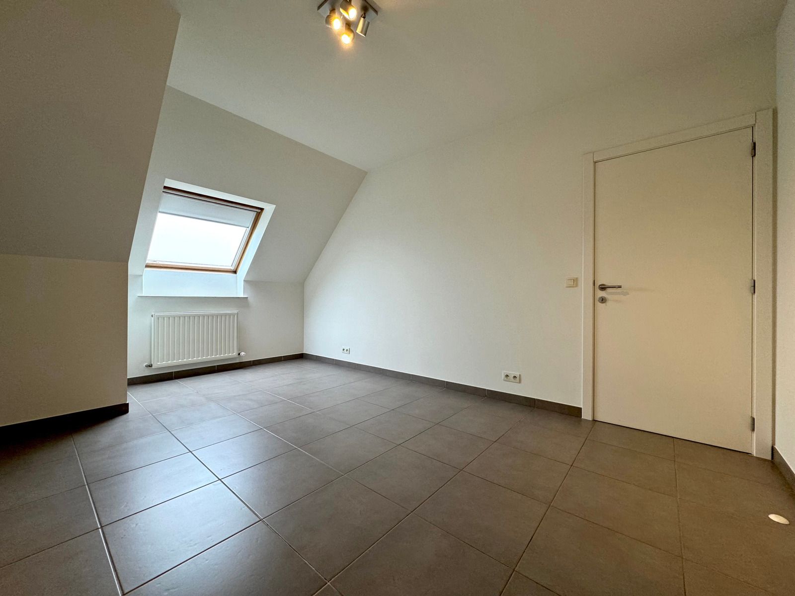 Te huur: 2 slaapkamer appartement met groot terras! foto 8