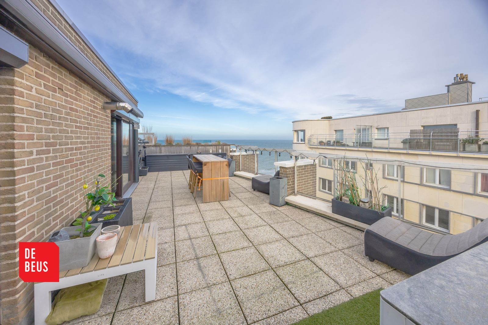 Uitzonderlijk penthouse appartement met leefterras en fantastisch zeezicht foto {{pictureIndex}}