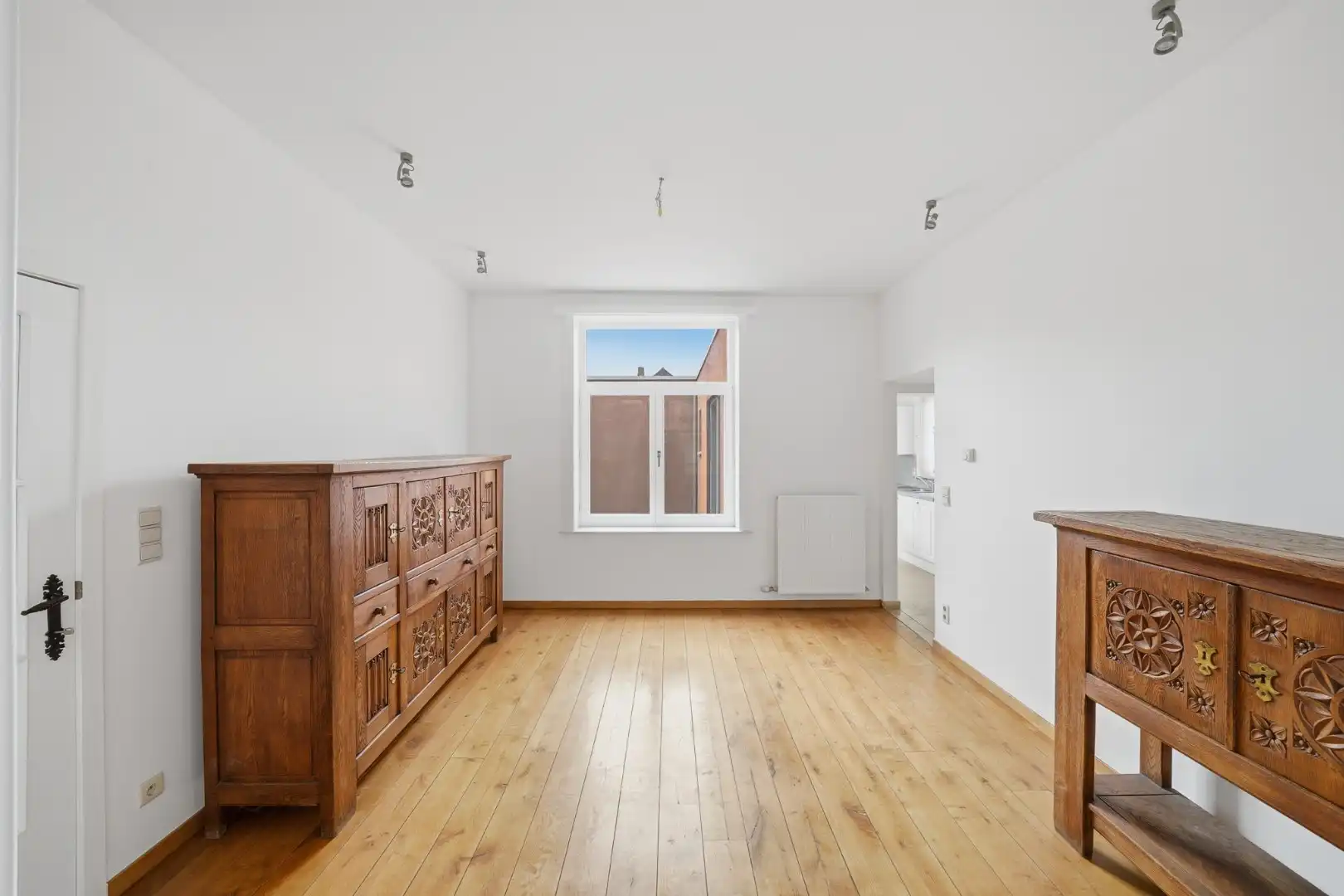 Karaktervolle instapklare hoekwoning met inpandige garage en zonnige stadstuin foto 3