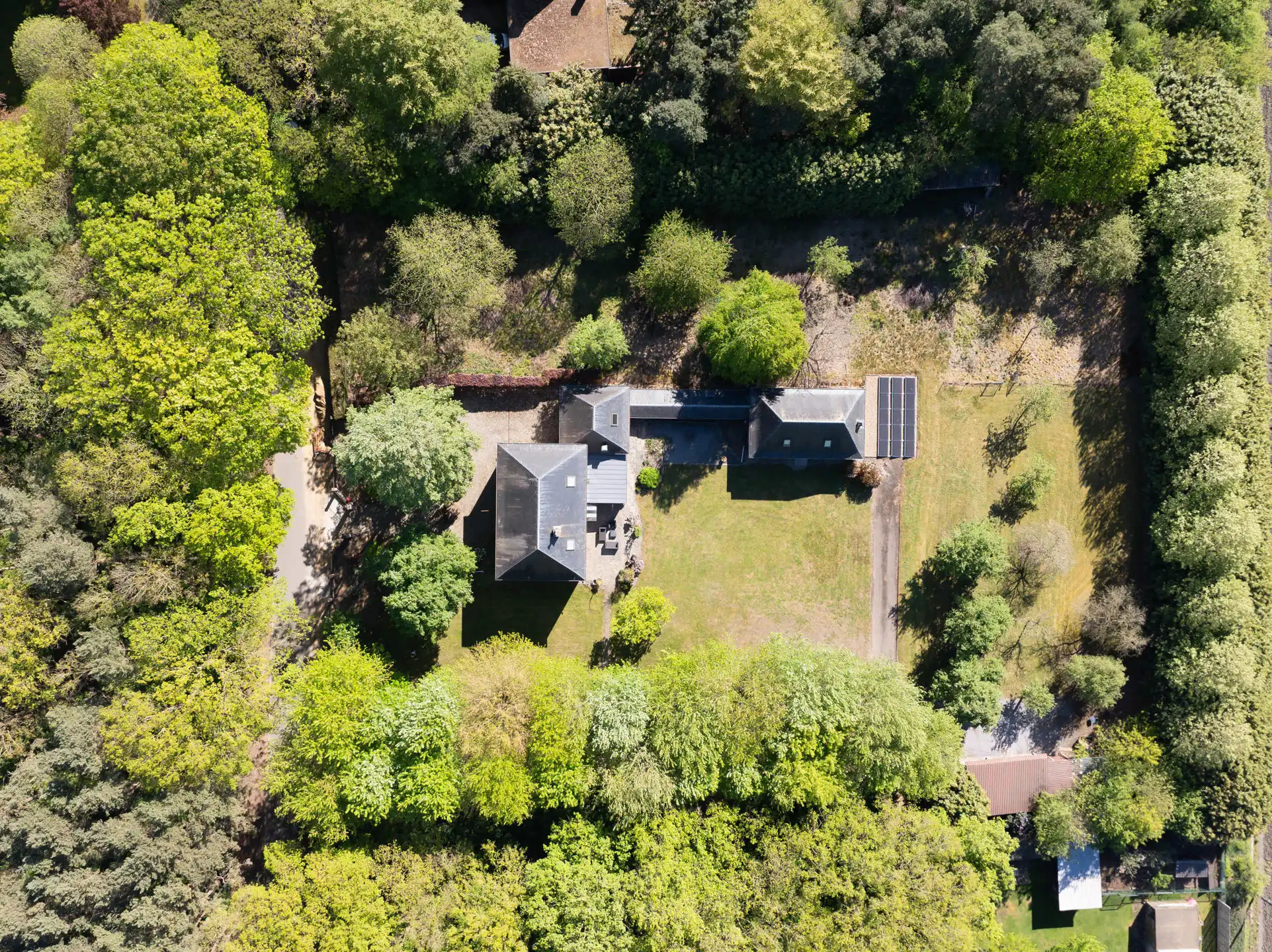 Karaktervolle villa op ruim perceel foto 2