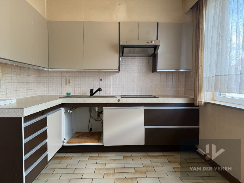 Te renoveren, ruim, centraal en toch rustig gelegen glvl 2-slpkapp met ruim terras nabij centrum Halveweg Zonhoven foto 10