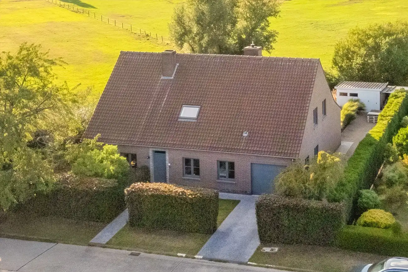 Charmante gerenoveerde woning met 5 slpks op een rustige ligging foto {{pictureIndex}}