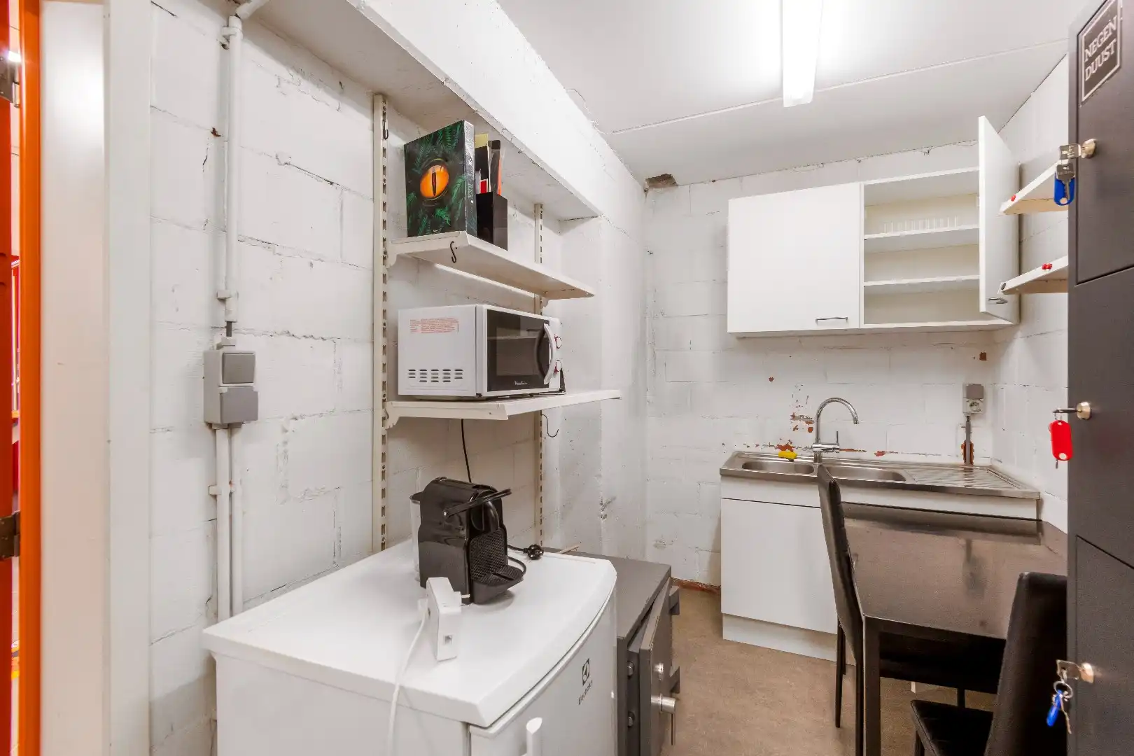 Uitstekend gelegen handelspand te huur op de Lippenslaan in Knokke, met een uitzonderlijke gevelbreedte van 12 meter. foto 13