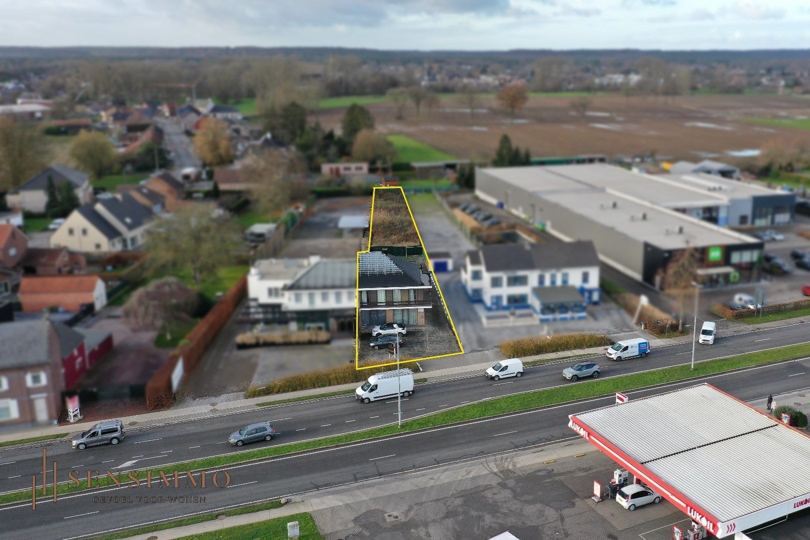 Ruime half open bebouwing met 6 slaapkamers, garage en tuin met energielabel B in Maasmechelen  foto {{pictureIndex}}
