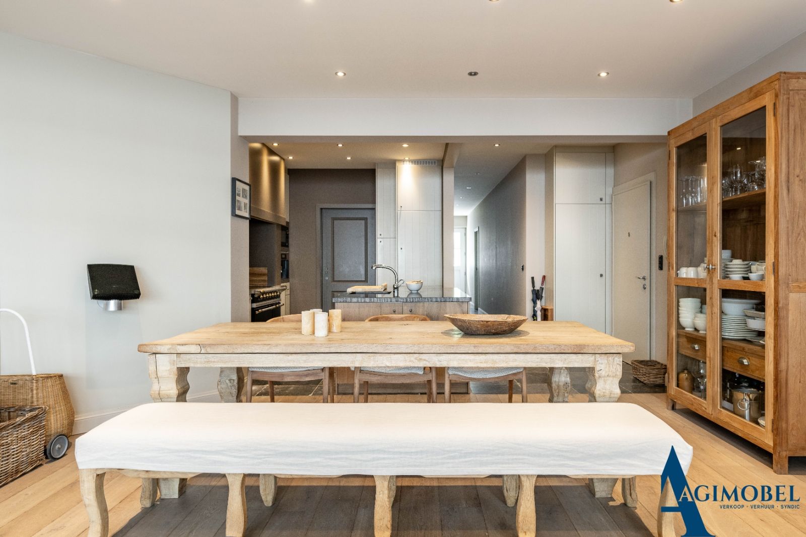 Beleef een vakantie aan zee met landelijke charme  in dit ruim appartement met terras/koer en 3 grote slaapkamers, 200m van het strand. foto 6