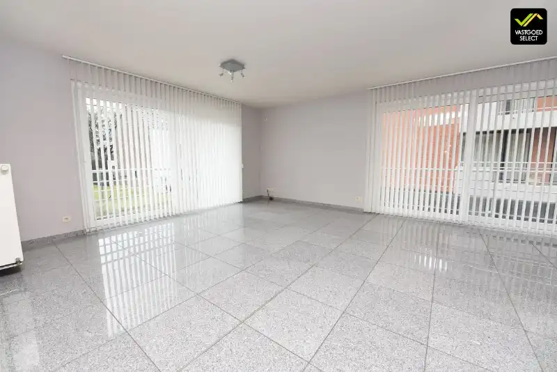 Te huur: Appartement met 2 ruime slaapkamer, parkeerplaats en garage foto 2