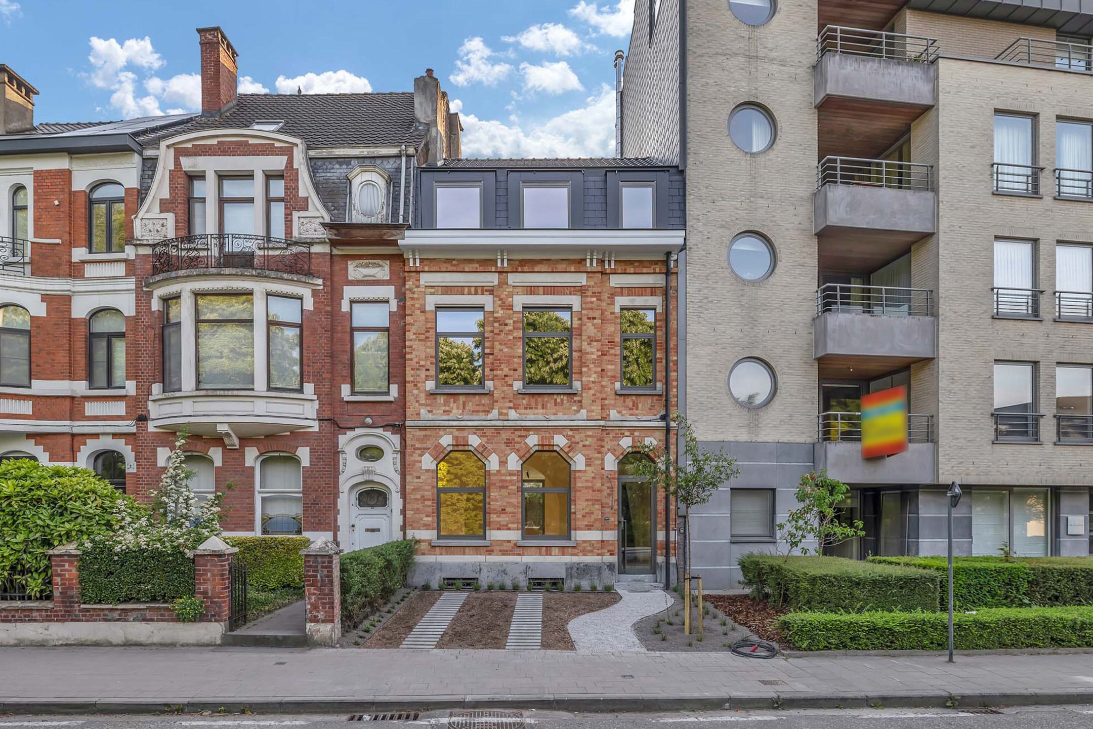 Exclusief en volledig gerenoveerd herenhuis op de Parklaan foto 2