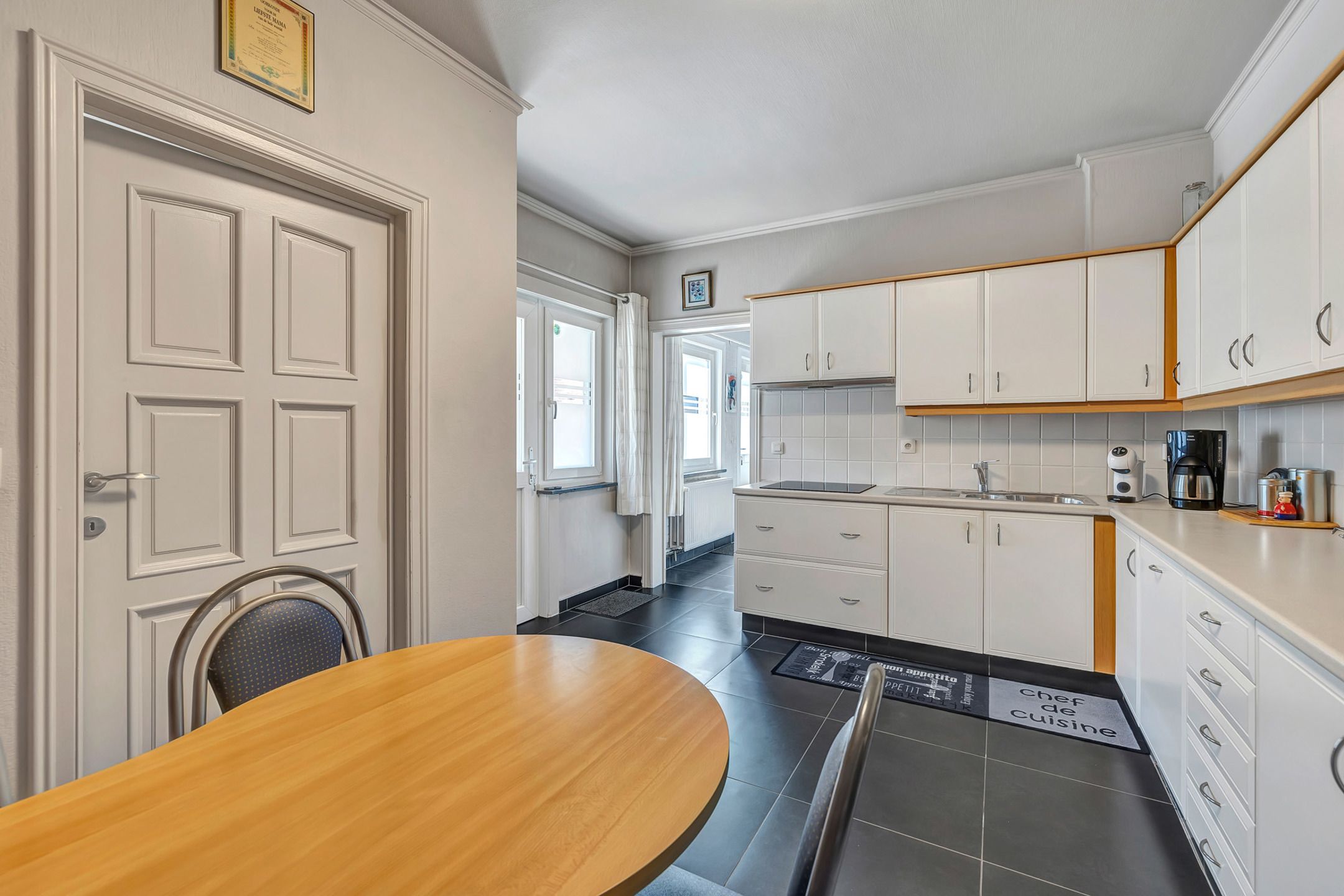 Ruime woning met praktijkruimte in rustige straat te Okegem foto 14