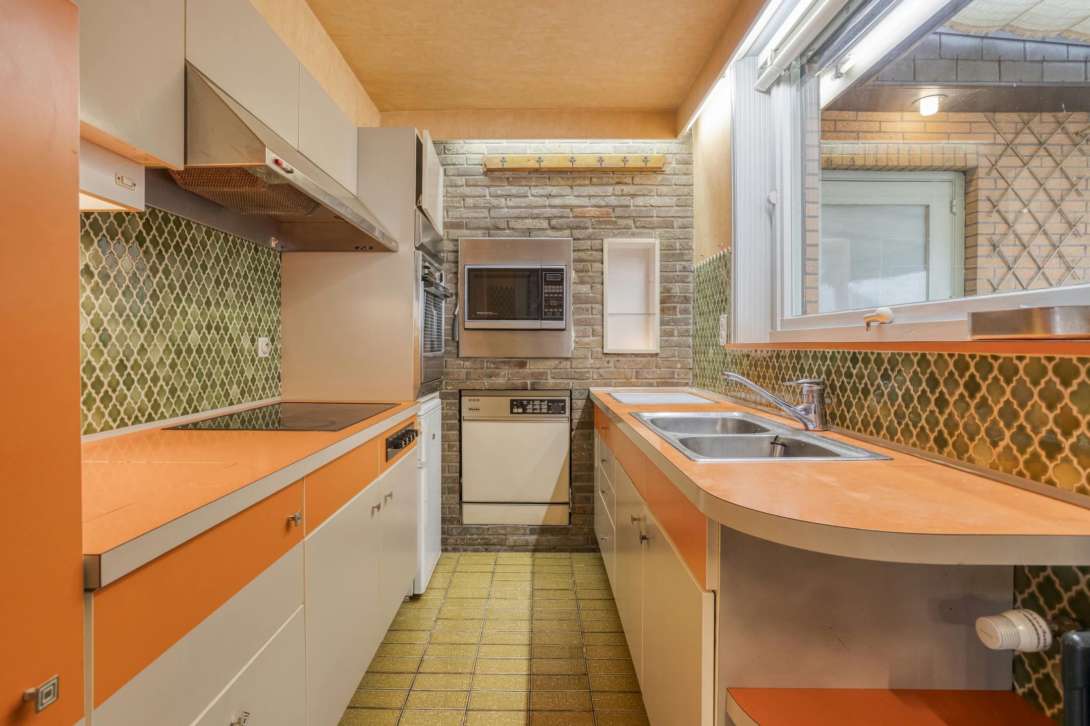 Huis te koop in Ieper met 3 kamers, tuin en garage foto 9