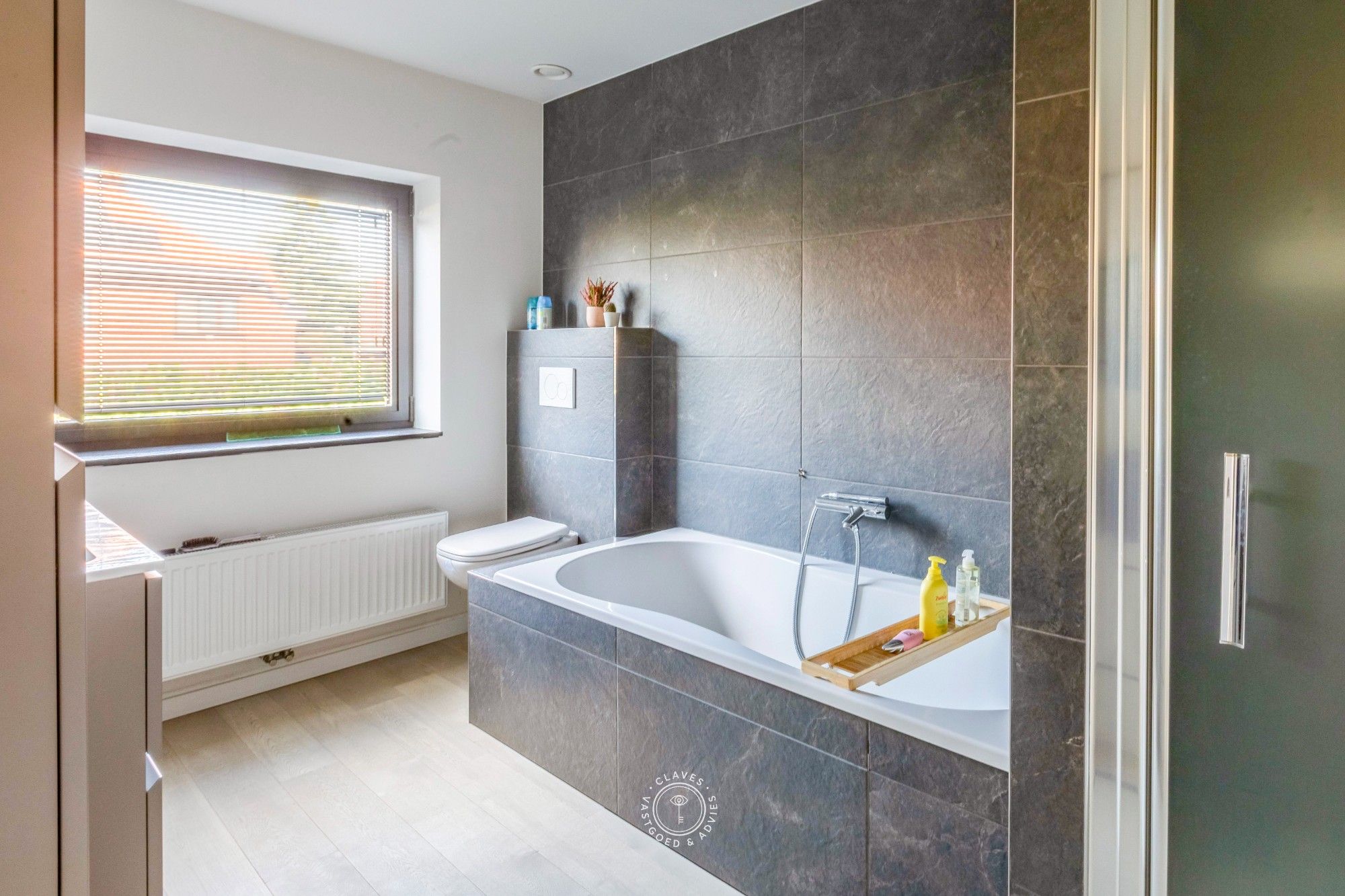 Instapklare moderne woning met dubbele garage in rustige woonwijk foto 18
