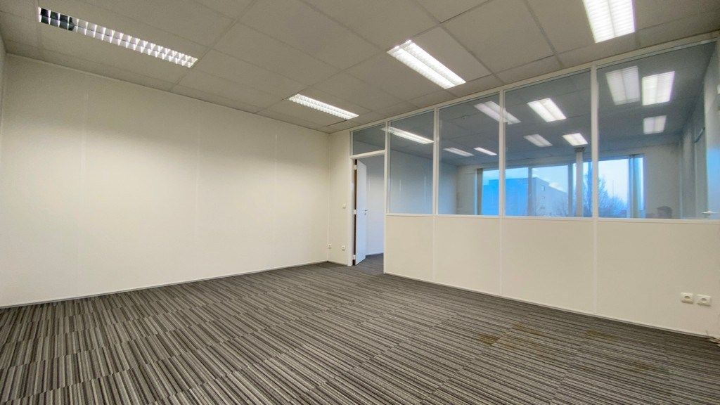 Instapklaar kantoor te huur in Brandstraat, Lokeren foto 3
