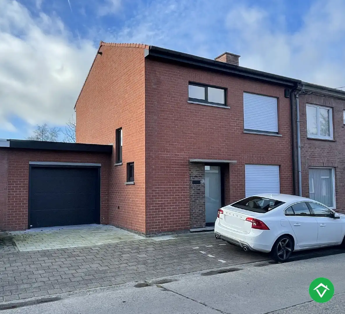 Ruime, gerenoveerde woning met twee slaapkamers te Roeselare foto {{pictureIndex}}