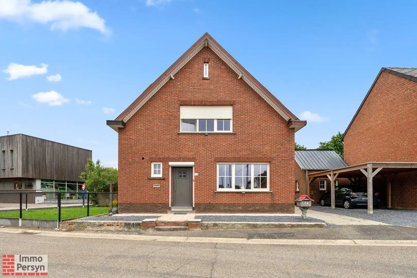 Charmante, gerenoveerde woning met carport en tuin foto 27