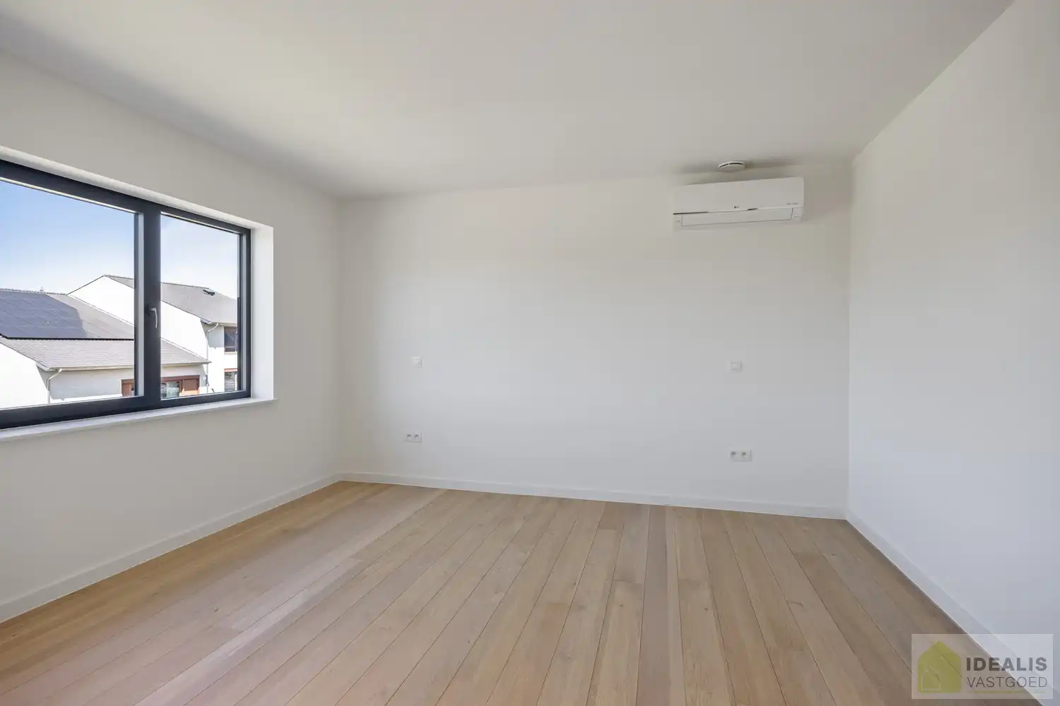 IDEALIS VASTGOED – Schitterend volledig vernieuwde woning (+- 220m²) met een heerlijke open leefruimte, 3 ruime slaapkamers, luxueuze badkamer, ruime wasplaats op een fijn zuid georiënteerd perceel! Dit heerlijke huis bevindt zich op een knap perceel van 8a 69ca in een heerlijk rustige en groene omgeving! - EEN MUST VISIT! - foto 18