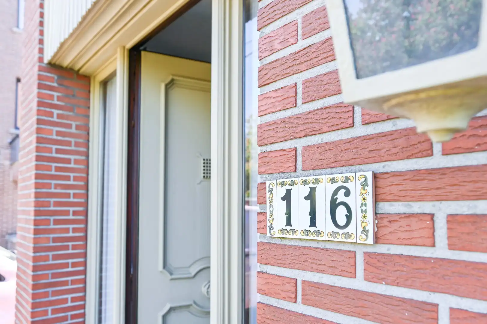Ruime woning met 3 slaapkamers, vernieuwd dak en vergund schoonheidssalon. foto 29