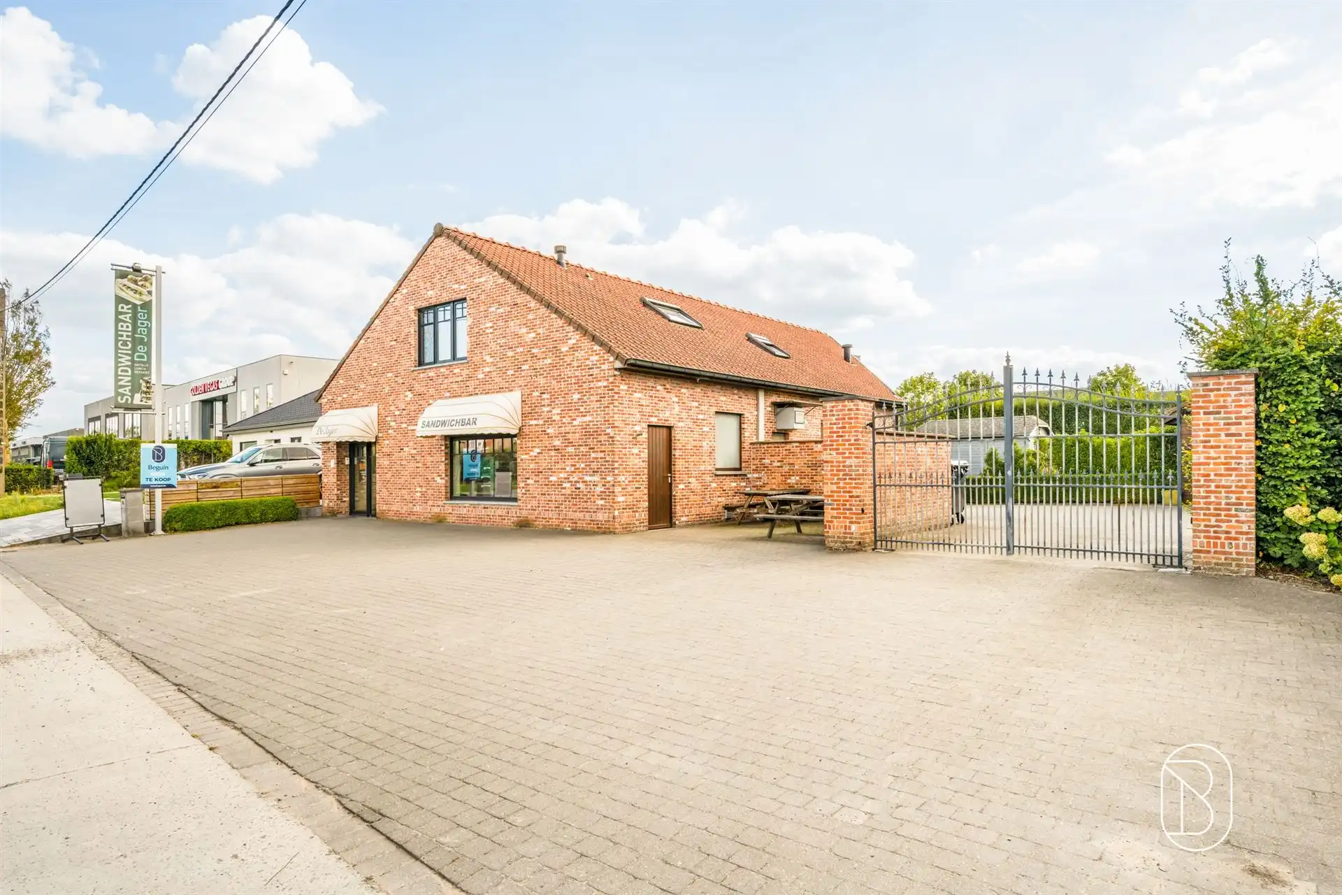 Goed draaiende broodjeszaak met ruim appartement in Vichte foto 2