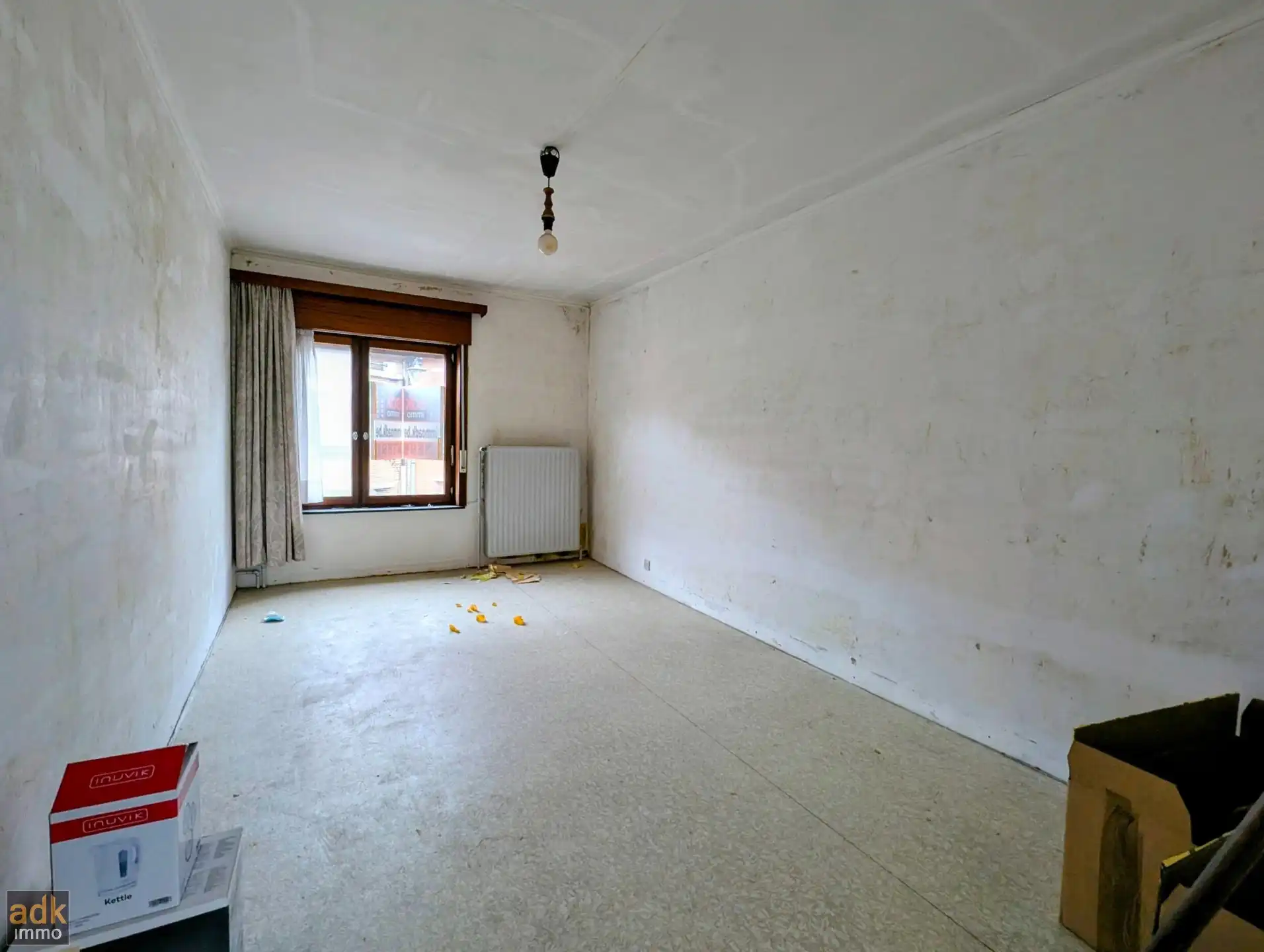 Ruime te renoveren woning met 4 slaapkamers, tuin en garage in Adinkerke te koop. foto 16