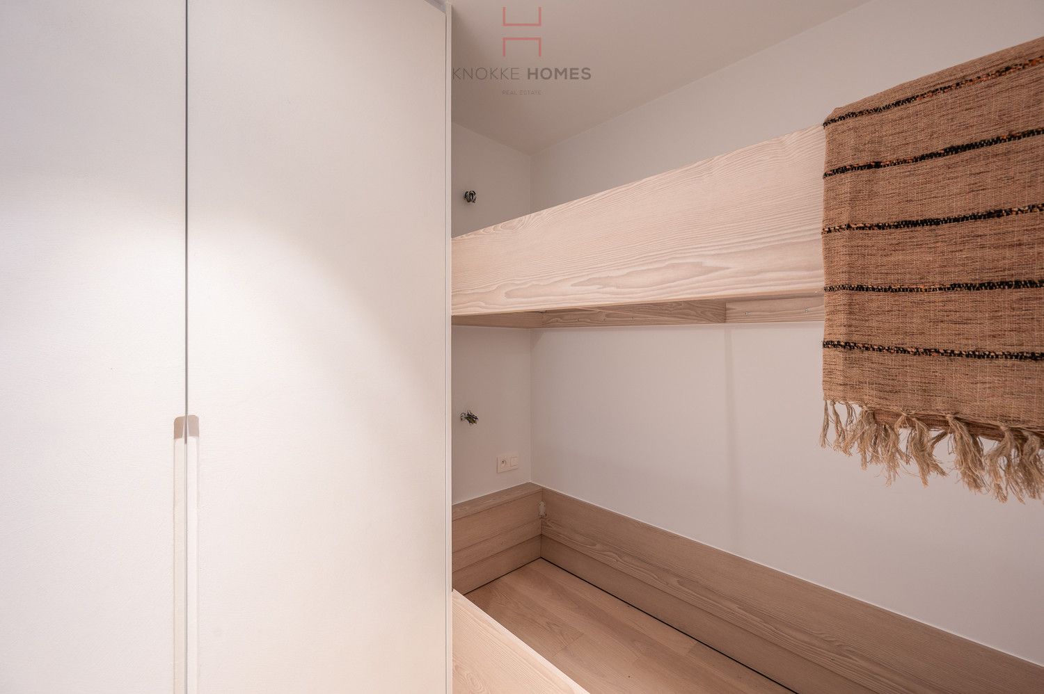 Luxueus gerenoveerd appartement op de zeedijk aan de zeilclub Anemos in Duinbergen foto 12