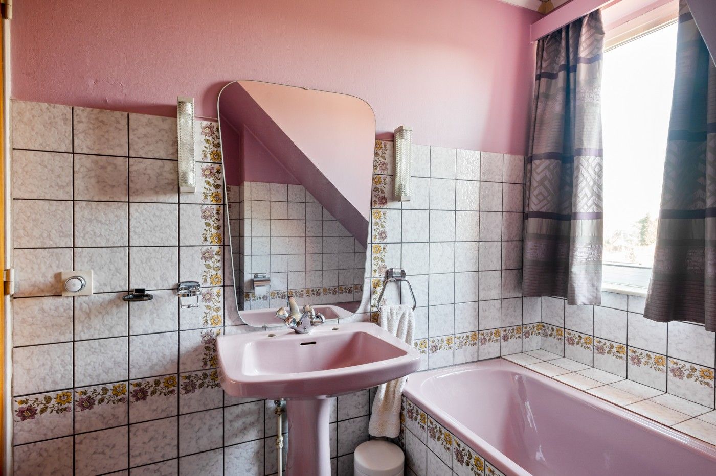 Te renoveren woning met 2 à 3 slpk., inpandige garage, dubbele garage en tuin foto 14