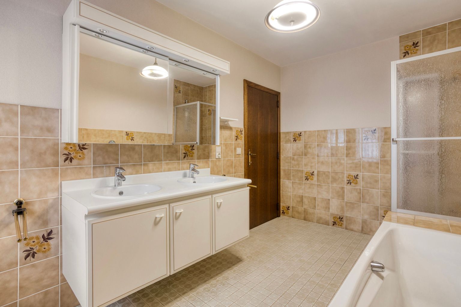 Uitstekend onderhouden driegevelwoning op topligging foto 15