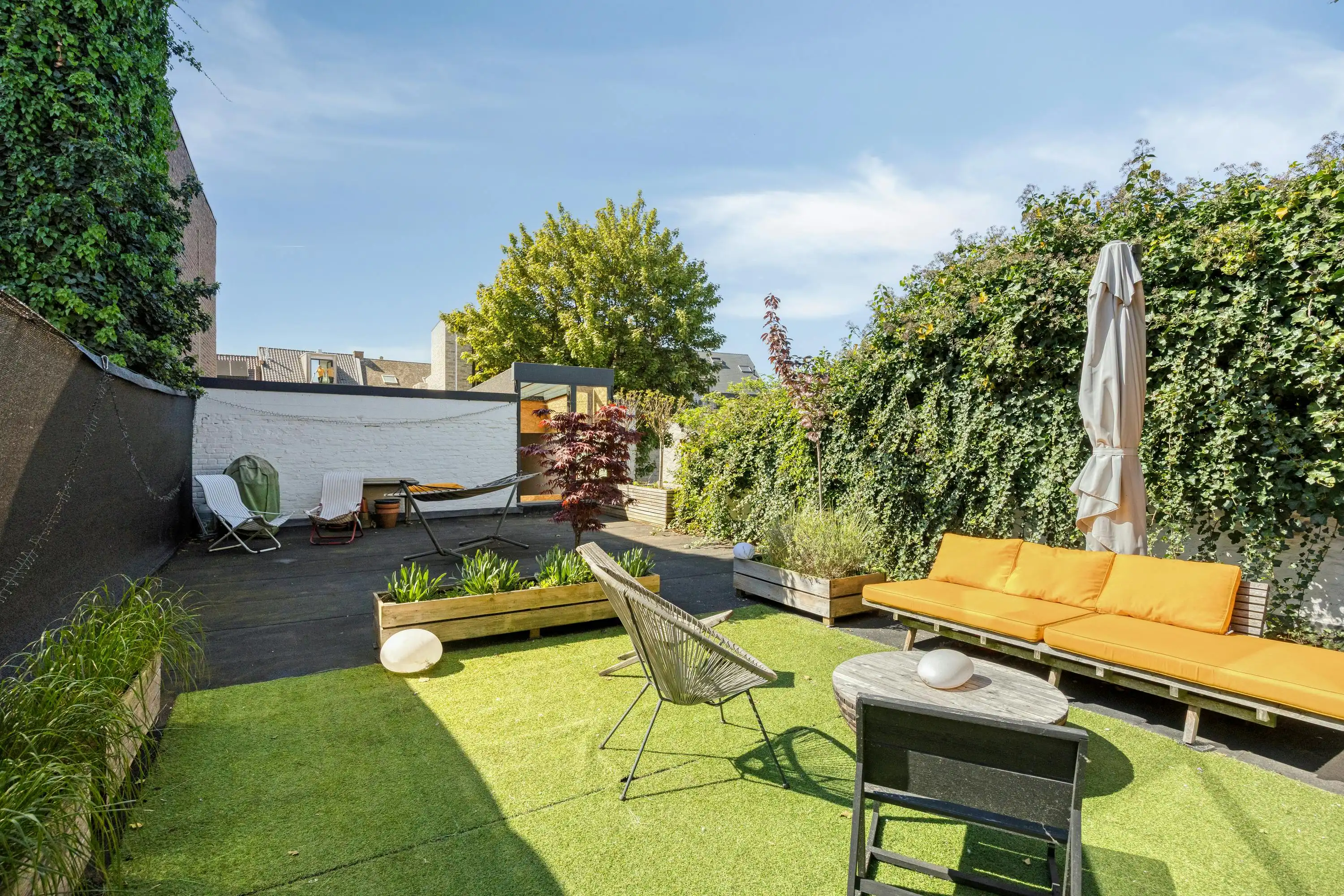 Unieke stadswoning met terras, atelier en garage te koop foto 12