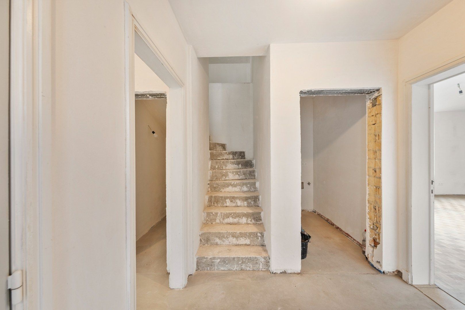 af te werken kangoeroewoning met binnentuin binnen de Brugse Reien foto 27