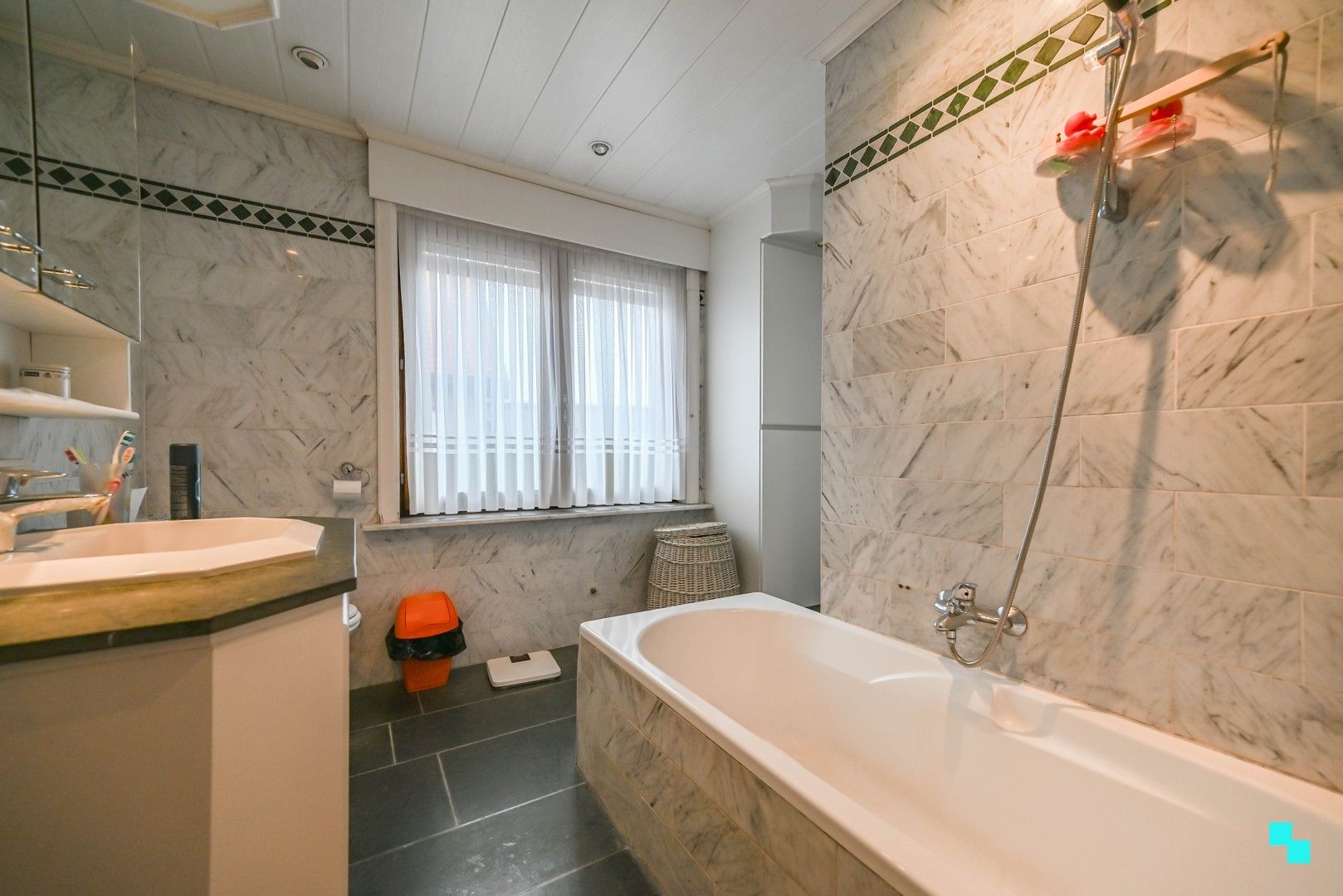 Charmante halfopen bebouwing met bijgebouw in hartje Emelgem foto 18