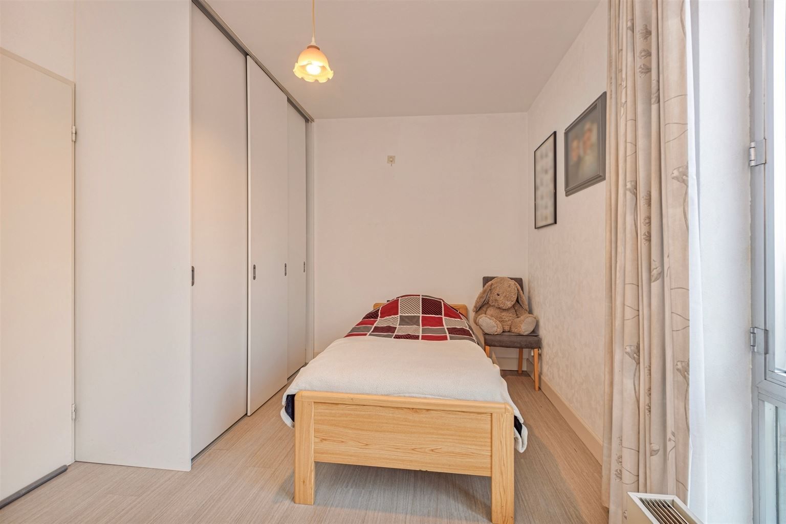 Ruim 2-slaapkamer appartement met terras, ondergrondse autostaanplaats en aparte berging gelegen op wandelafstand van het centrum van Maaseik.  foto 14