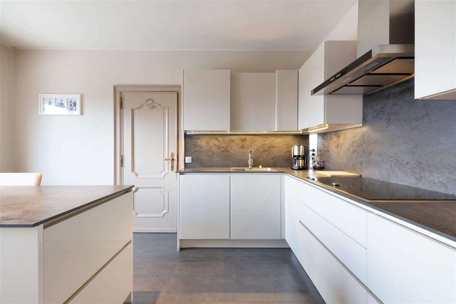 Polyvalente villa met  zeer grote loods foto 8