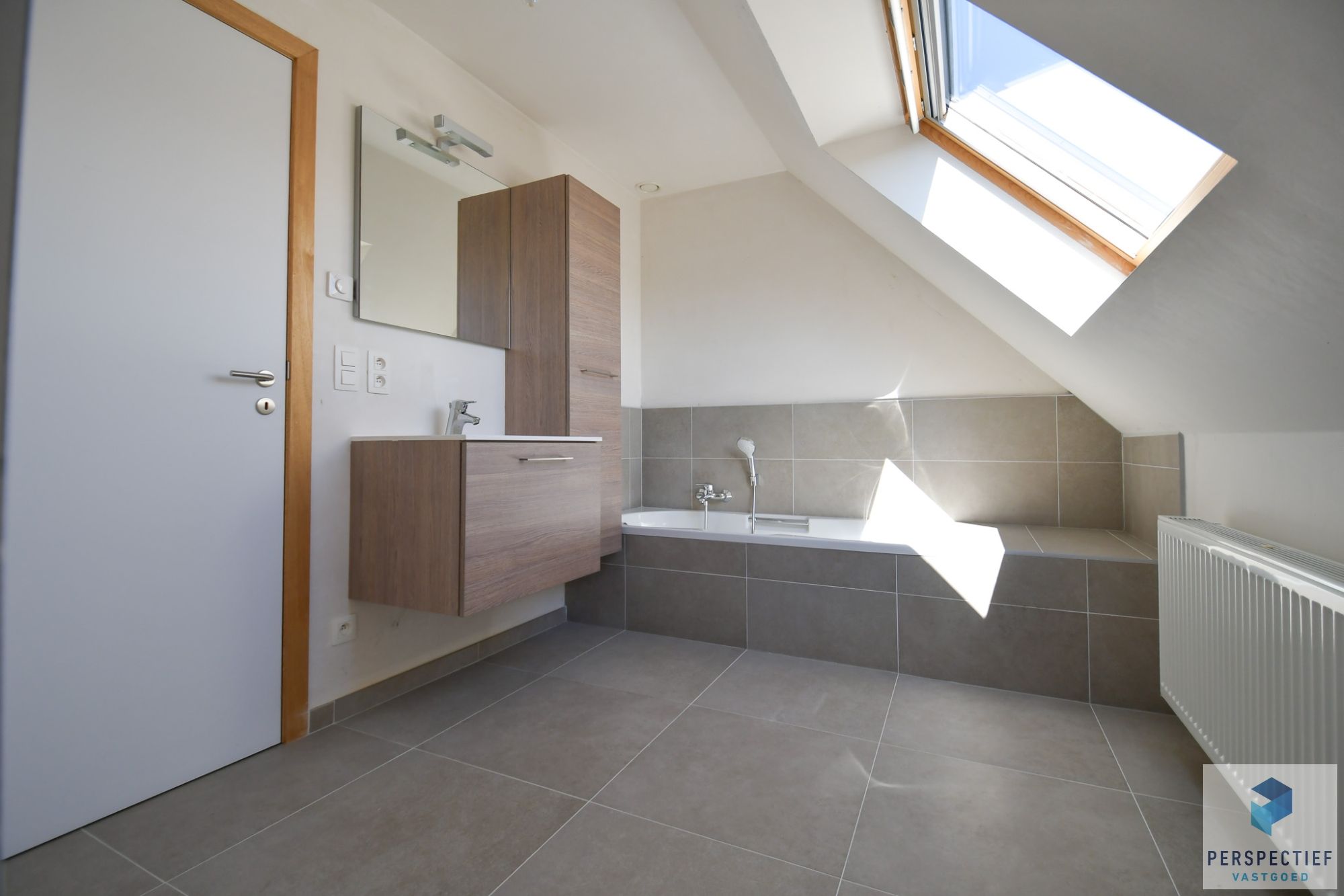 Recente woning (2015) met tuin, garage in een rustige omgeving te Sint-Joris foto 10