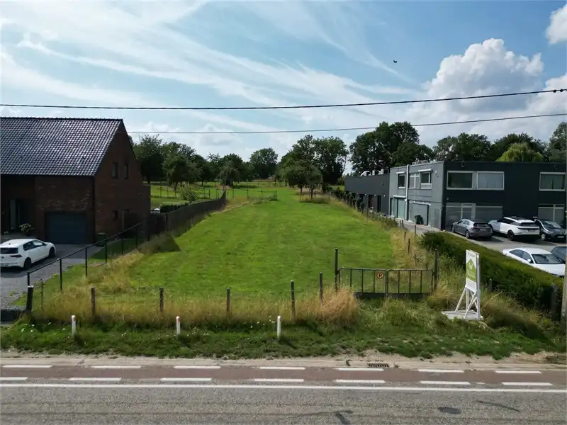 BOUWGROND GESCHIKT VOOR OPEN BEBOUWING IN TONGEREN foto {{pictureIndex}}