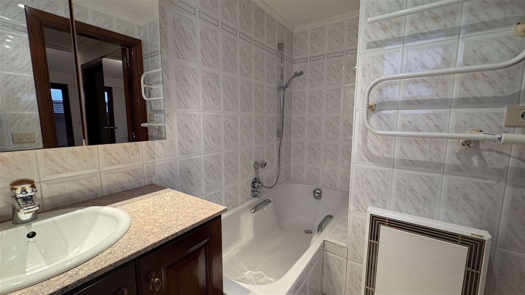 Luxe appartement is rustig gelegen te Anzegem met een groot terras van 23m² foto 9