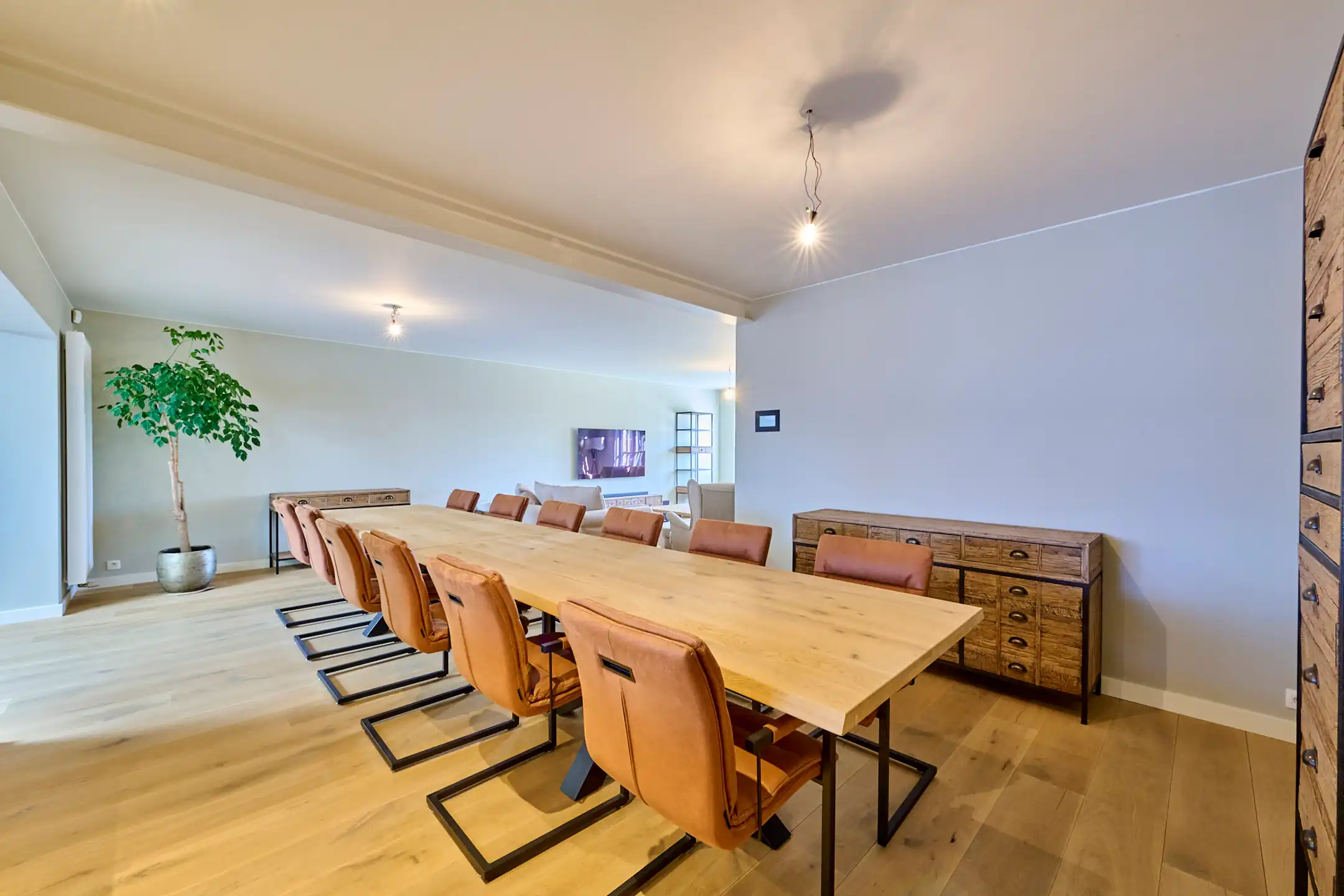 ZEER RUIME INSTAPKLARE WONING MET HOOGWAARDIGE AFWERKING foto 7