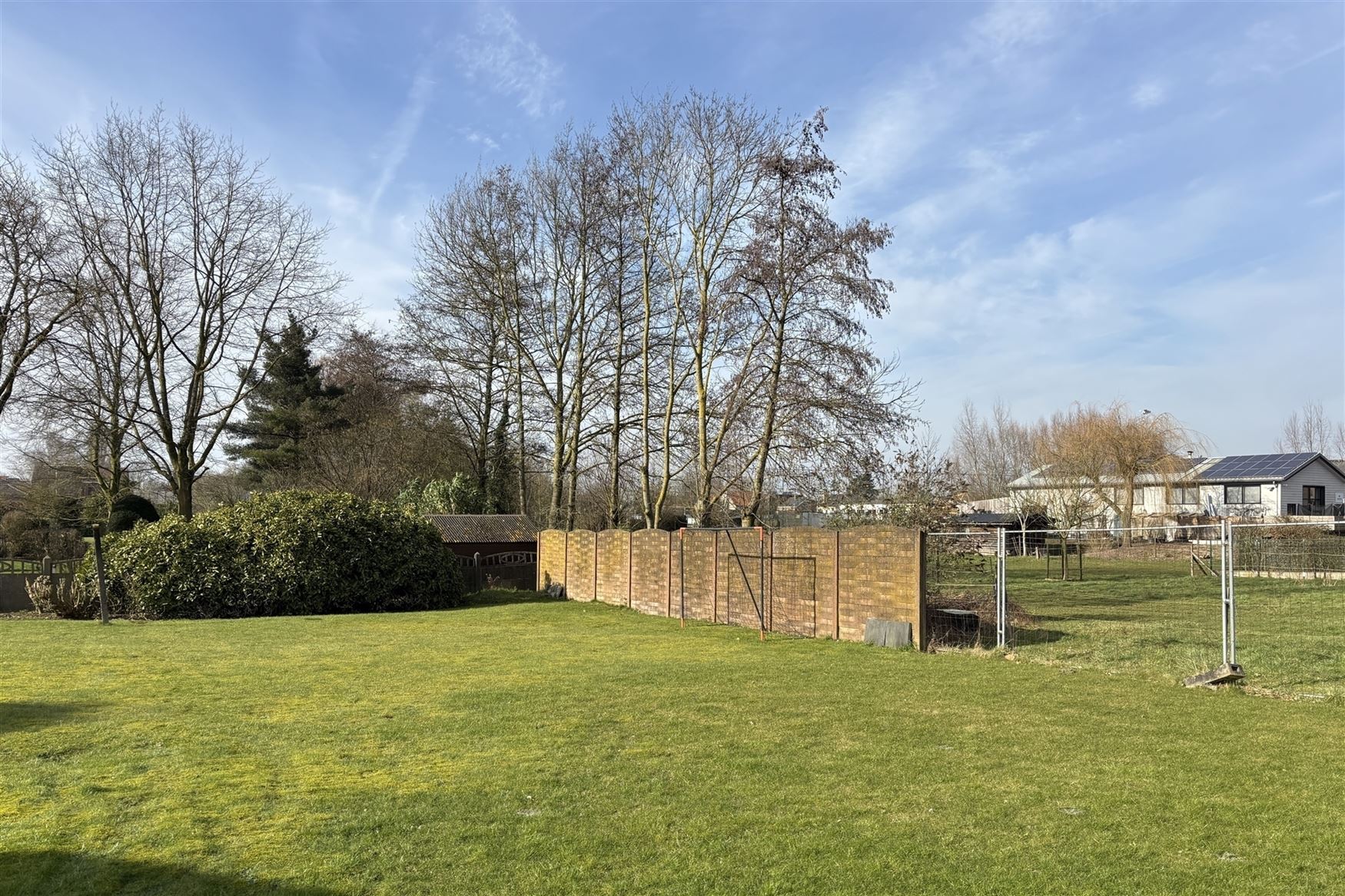 Rustig gelegen perceel bouwgrond foto 3