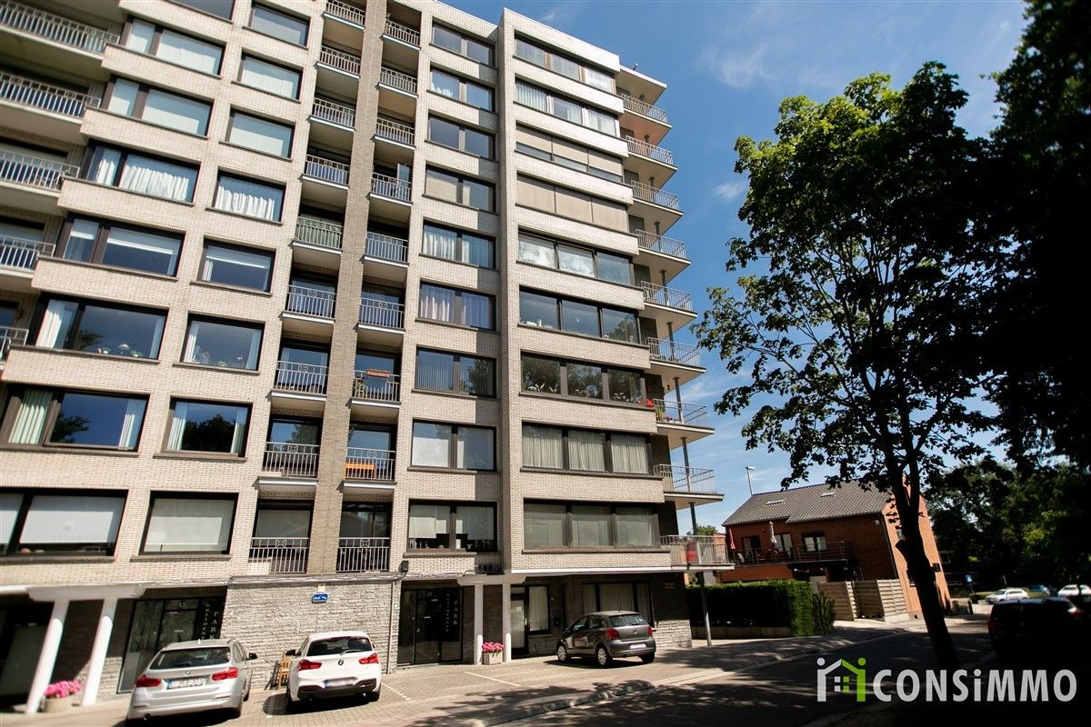 Ruim en lichtrijk appartement met 3 slaapkamers, 2 terrassen en garagebox in hartje Genk foto 2