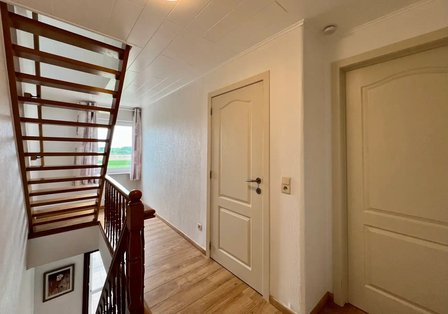 Ruime woning met 6 slk, 2 badk, 2 keukens en dubbele garage foto 18