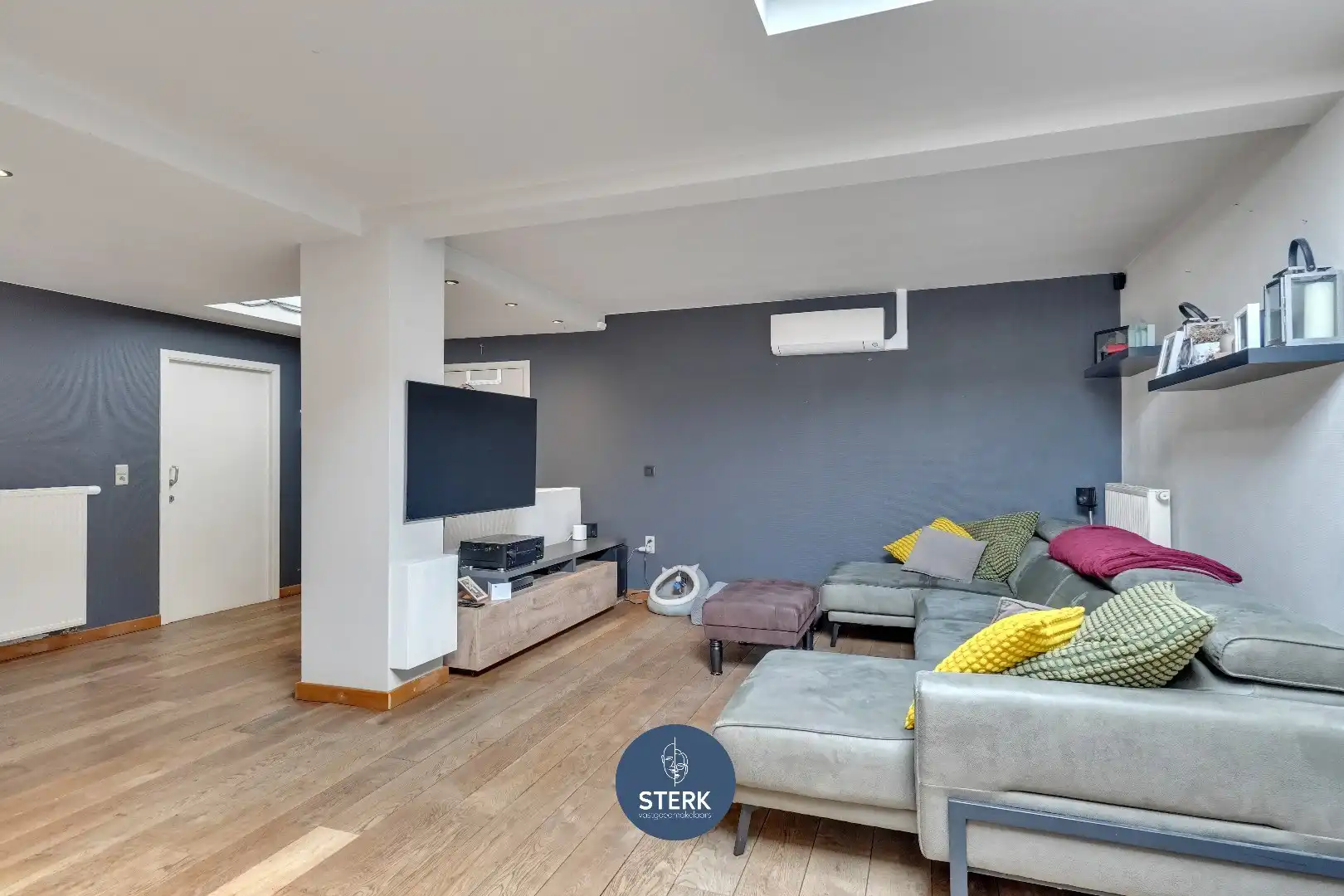 VEELZIJDIGE WONING MET HANDELSRUIMTE (448 m²) OP EEN ZICHTLOCATIE TE REKEM !  foto 6