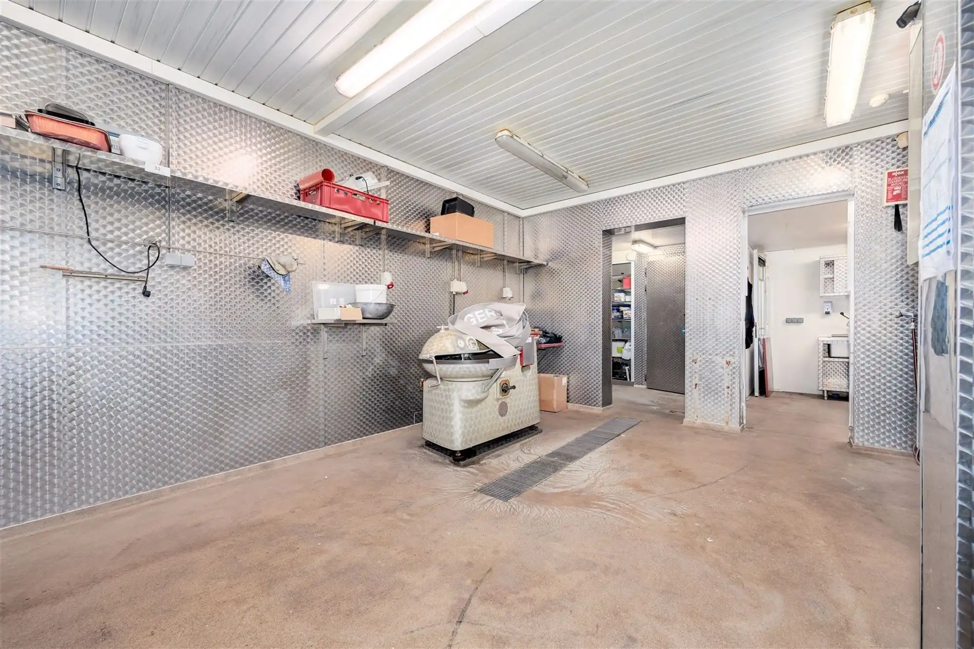 Handelsgelijkvloers op toplocatie in Mortsel - voormalige slagerij  foto 10