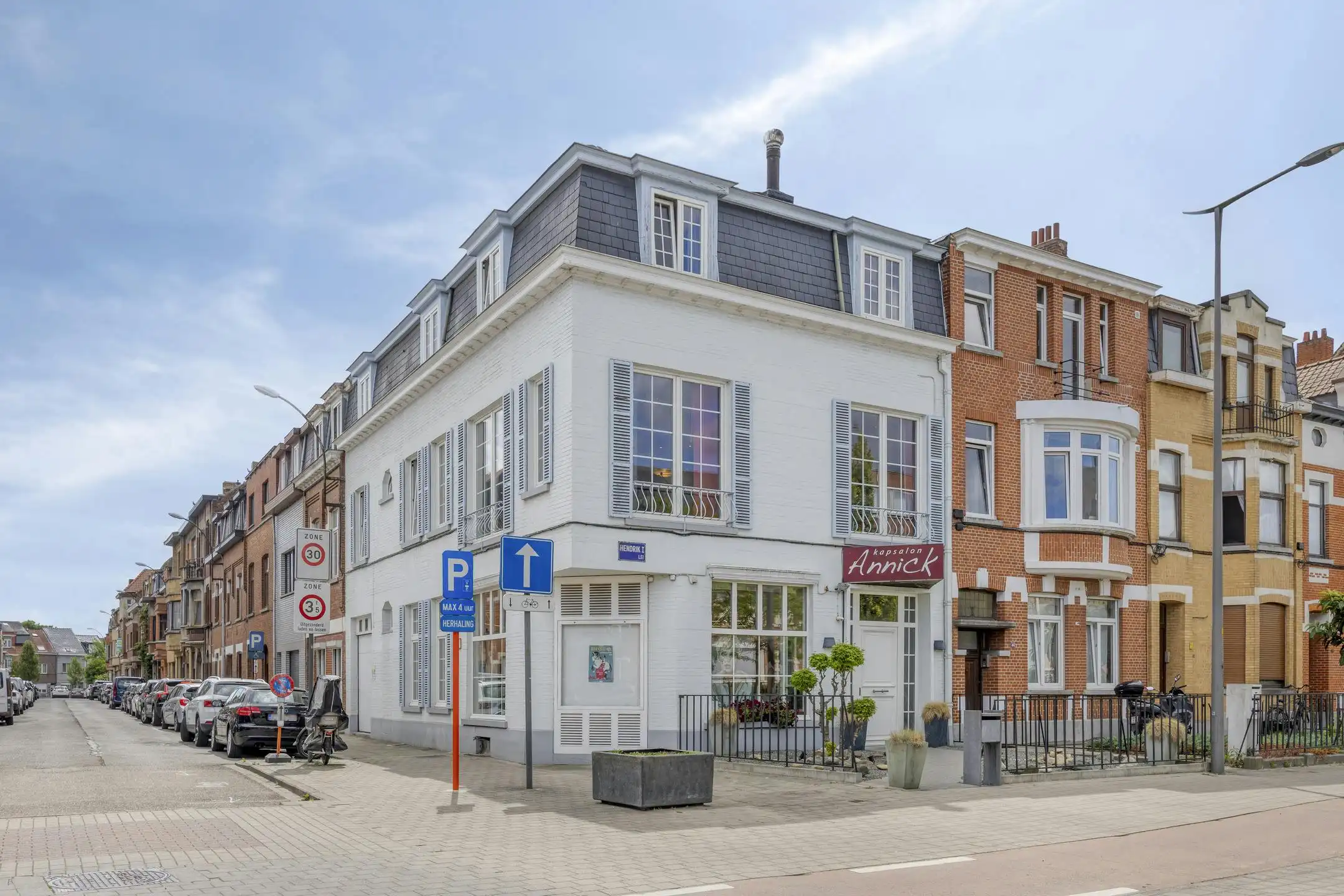 Karaktervolle driegevelwoning met commerciële ruimte in hartje Vilvoorde foto 3