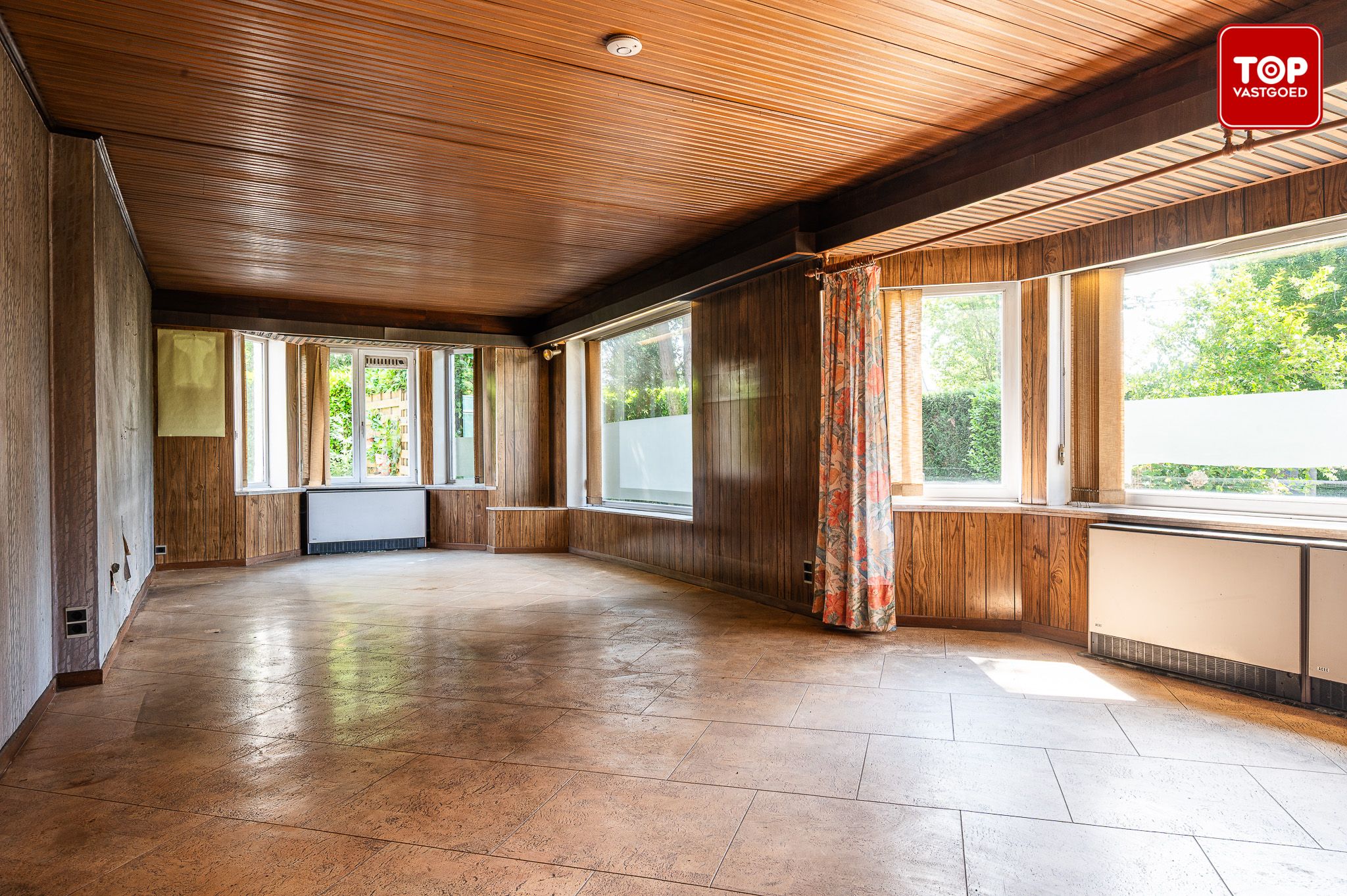 Ruime karaktervilla met magazijn op riant Perceel van 2200M².  foto 8