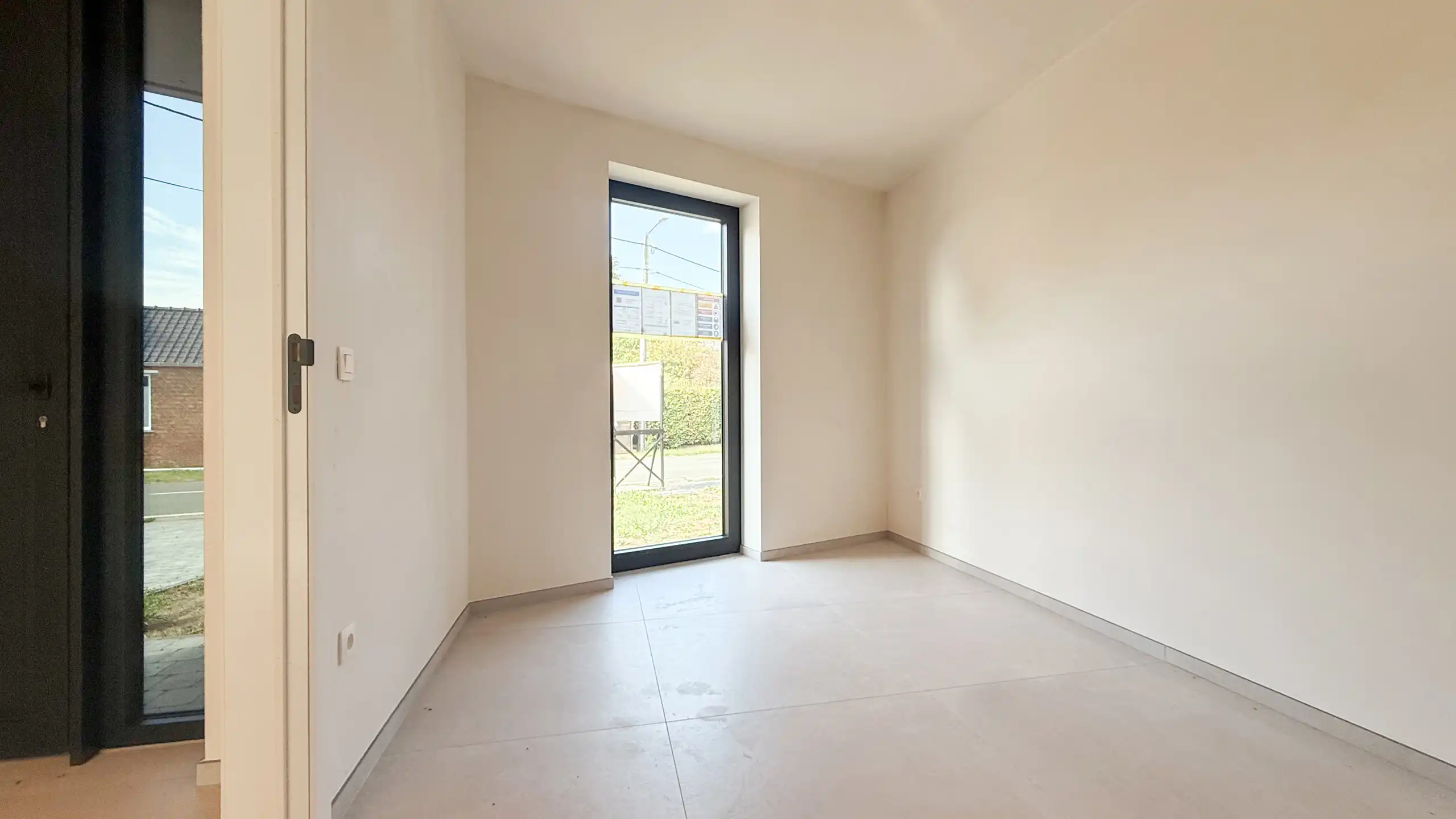 Kwalitatief afgewerkte nieuwbouwwoning op centrale ligging! foto 17