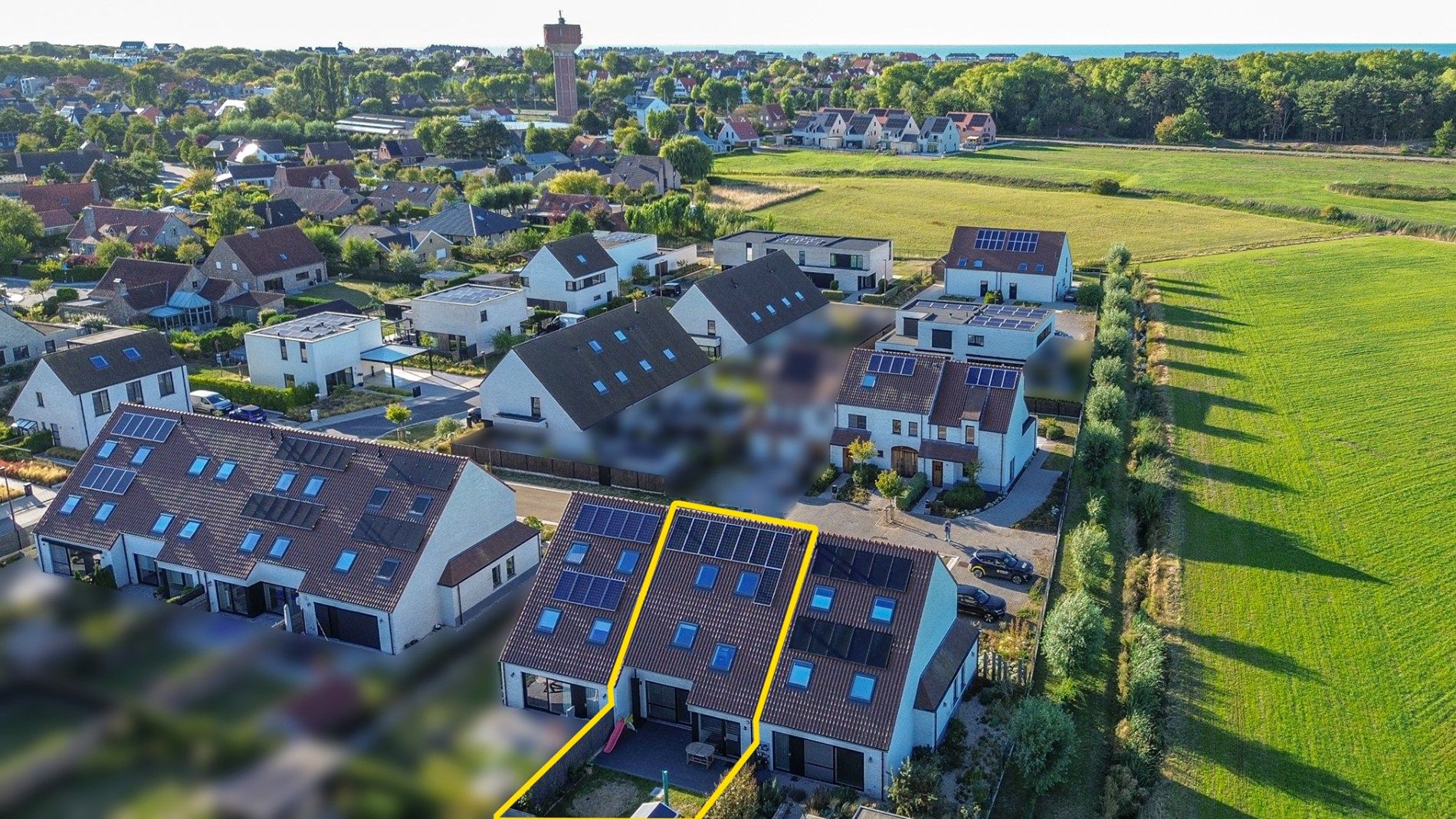 Recente gezinswoning met 4 slaapkamers op toplocatie in De Haan! foto 2