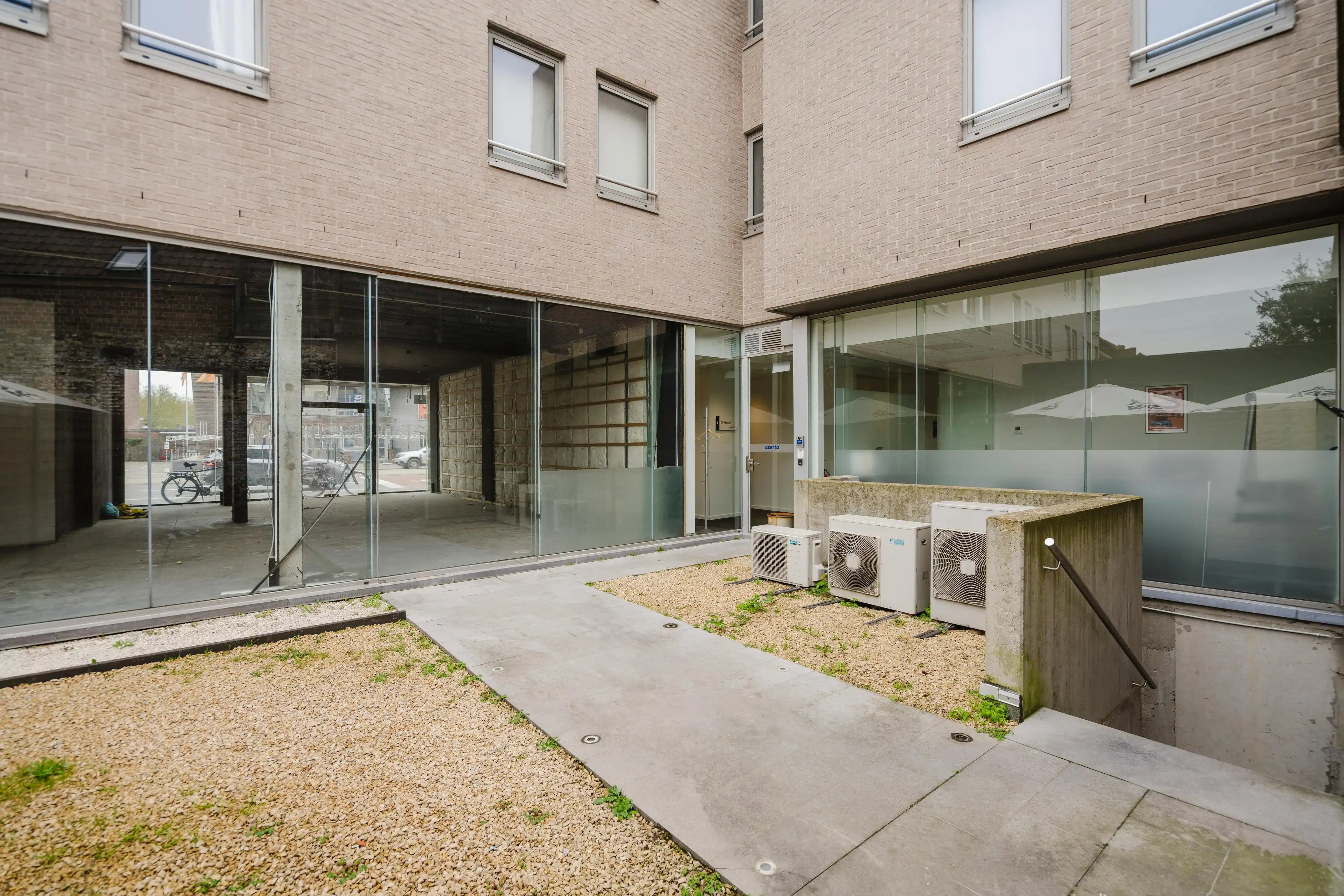 Opbrengsteigendom te koop met sterke huurinkomsten foto 15