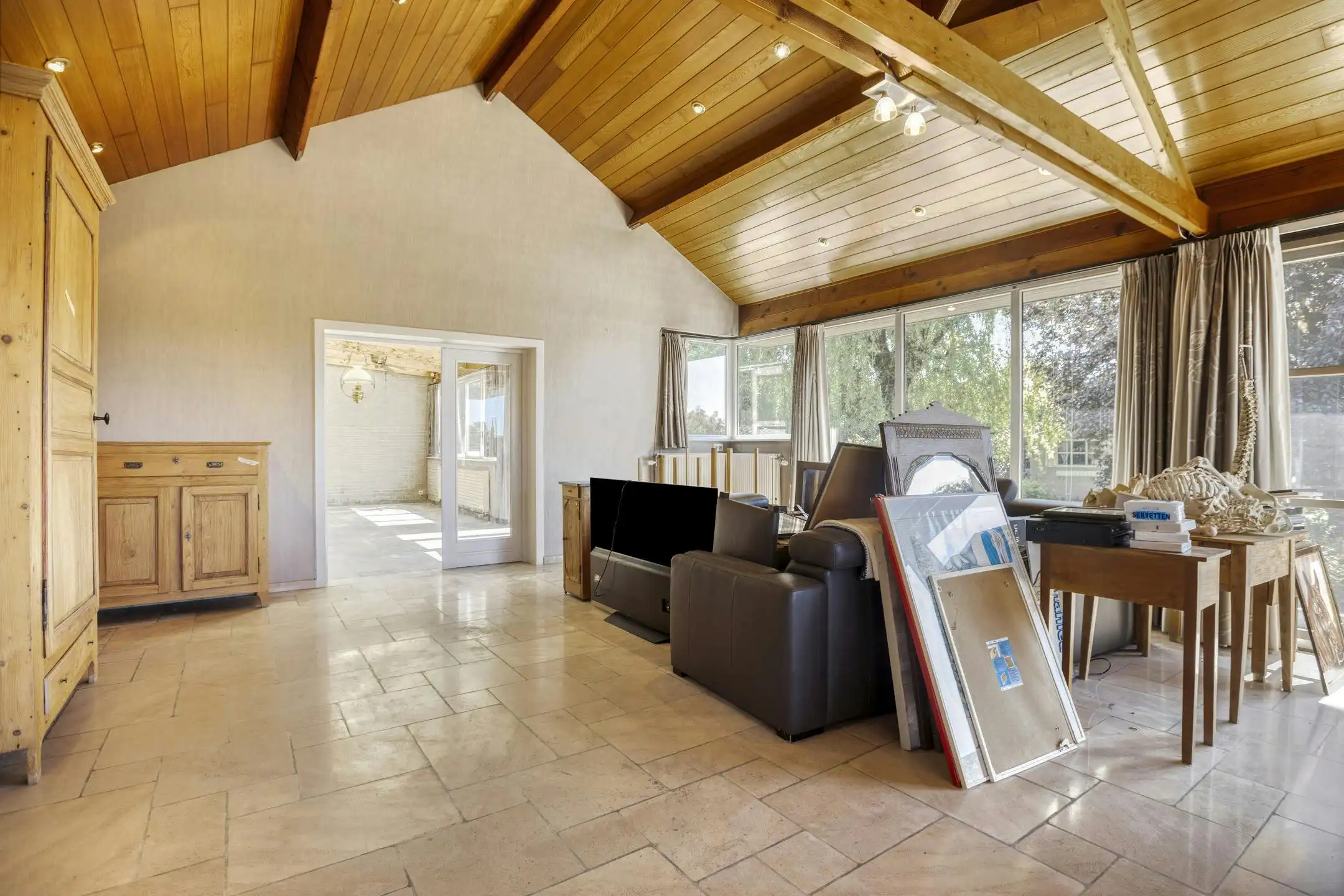 Ruime woning met 5 slaapkamers, tuin en garage te Lo-Reninge. foto 5