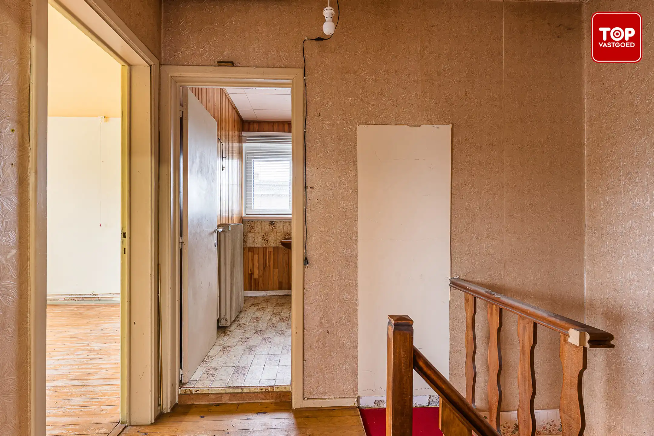 Op te frissen half open bebouwing met 3 slaapkamers, tuin en garage.  foto 15