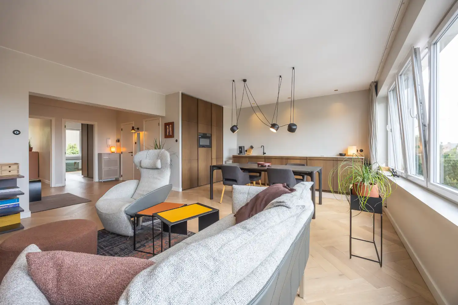 Gerenoveerd twee slaapkamer appartement met open zicht foto {{pictureIndex}}