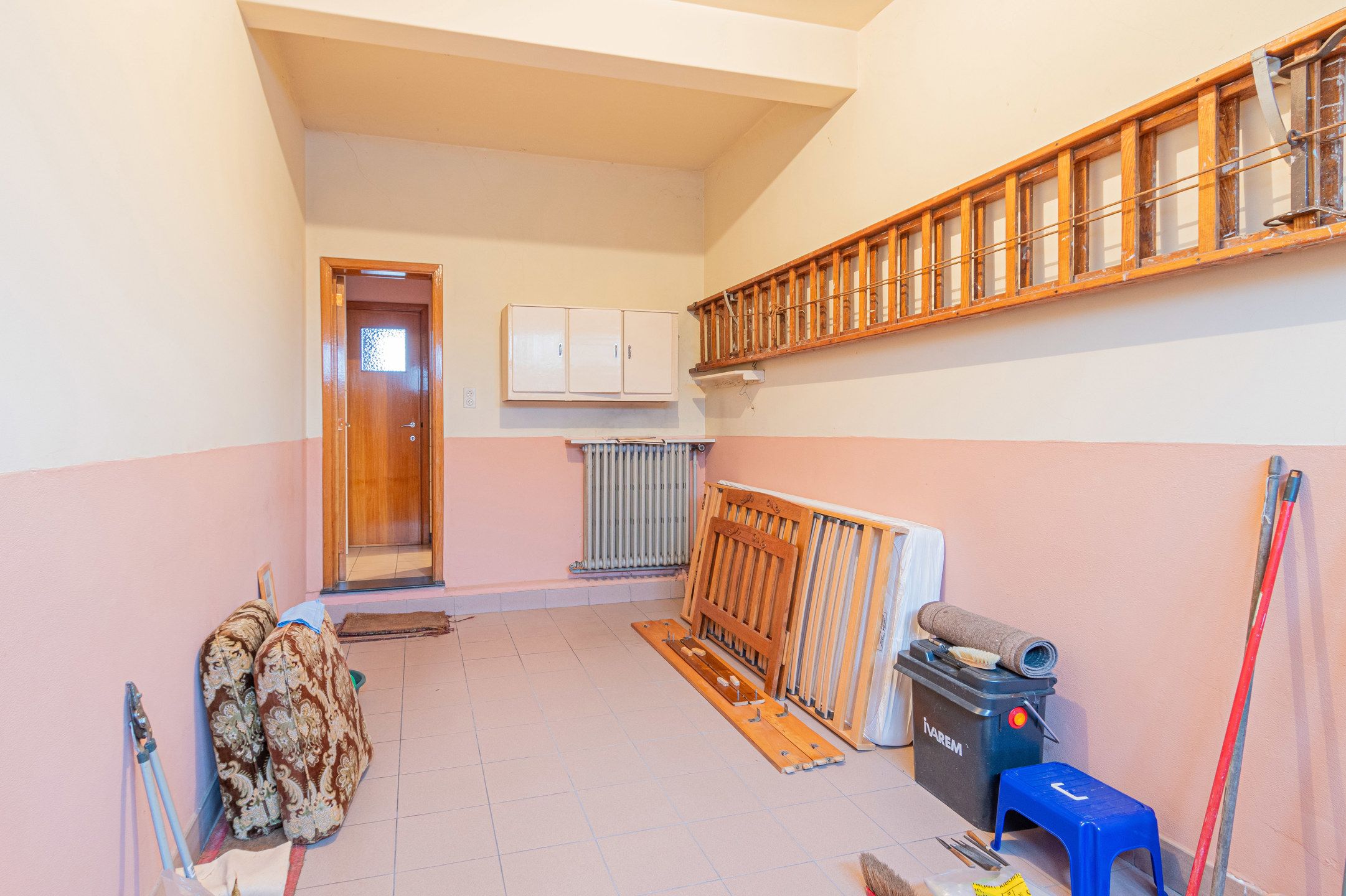 Ruime op te frissen woning met garage en tuin  foto 18