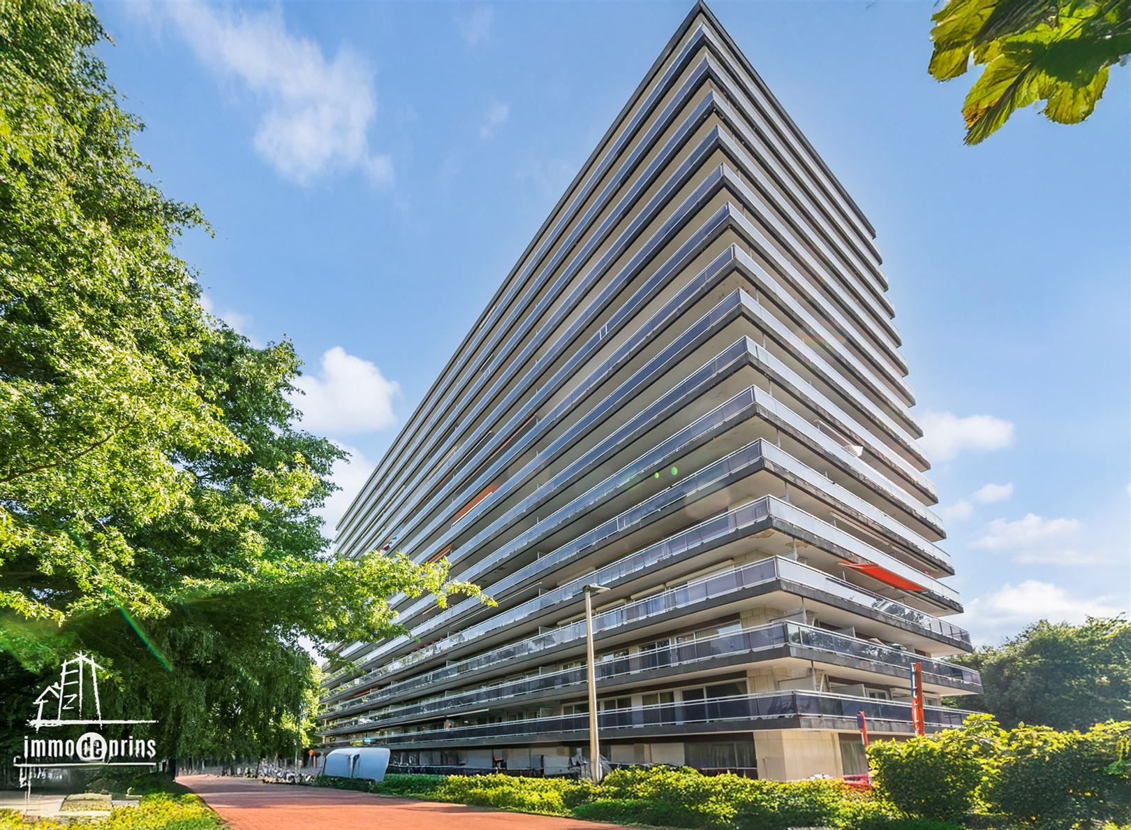 Goed onderhouden verhuurd appartement  met 2 slaapkamers foto {{pictureIndex}}