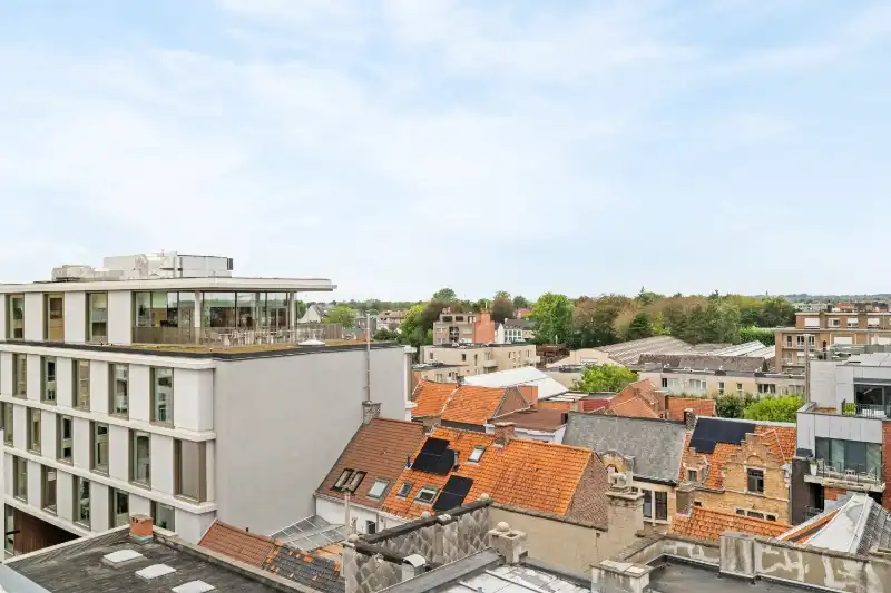 Roeselare-stadskern. PENTHOUSE op 6de verdieping aan het Coninckplein gelegen, met 2 slaapkamers, ochtendterras en avondterras. Een pareltje met unieke ligging ! foto 20
